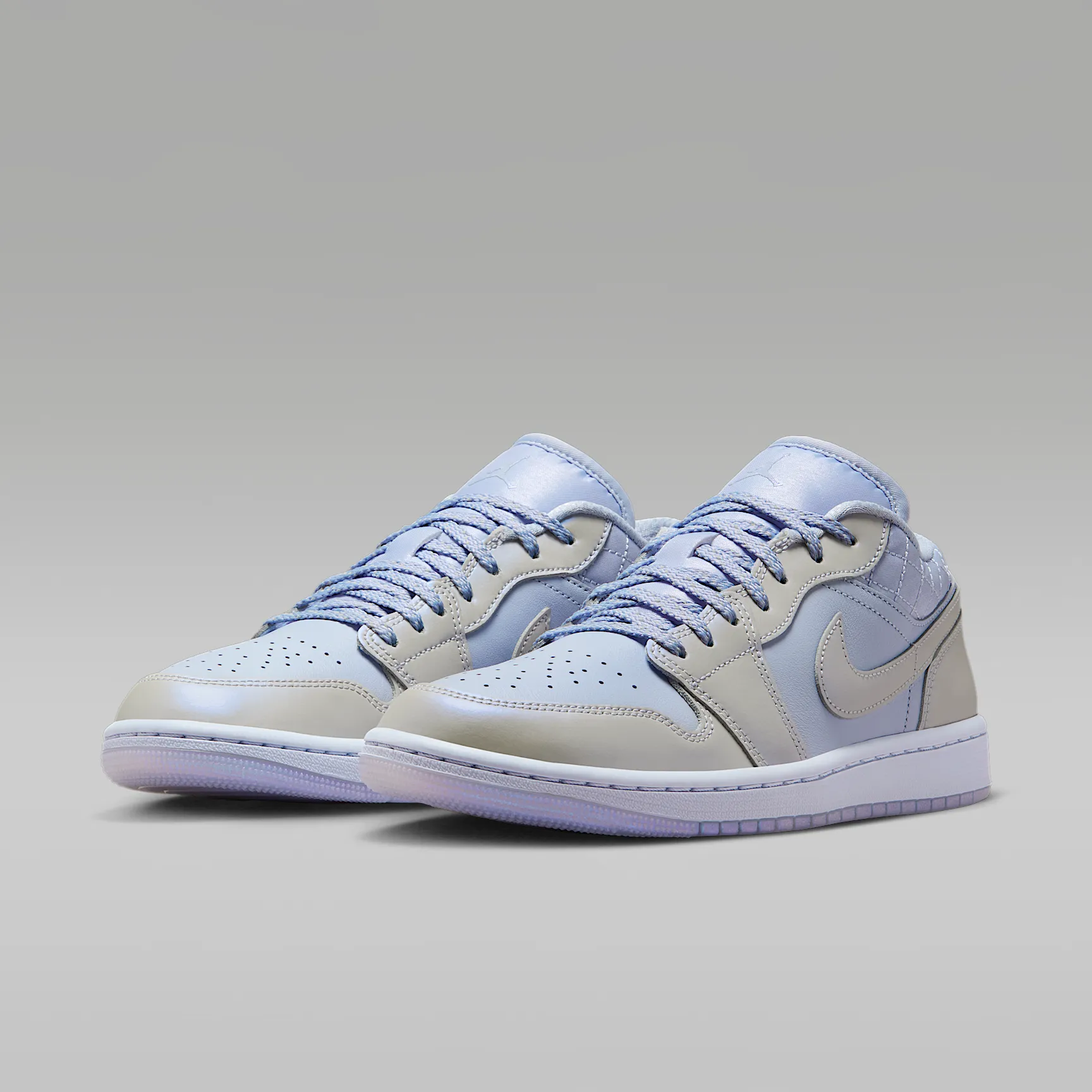C0CEE3_Air-Jordan-1-Low-SE-WMNS_GHOST-SAIL-PURE_IM5129-010_img4