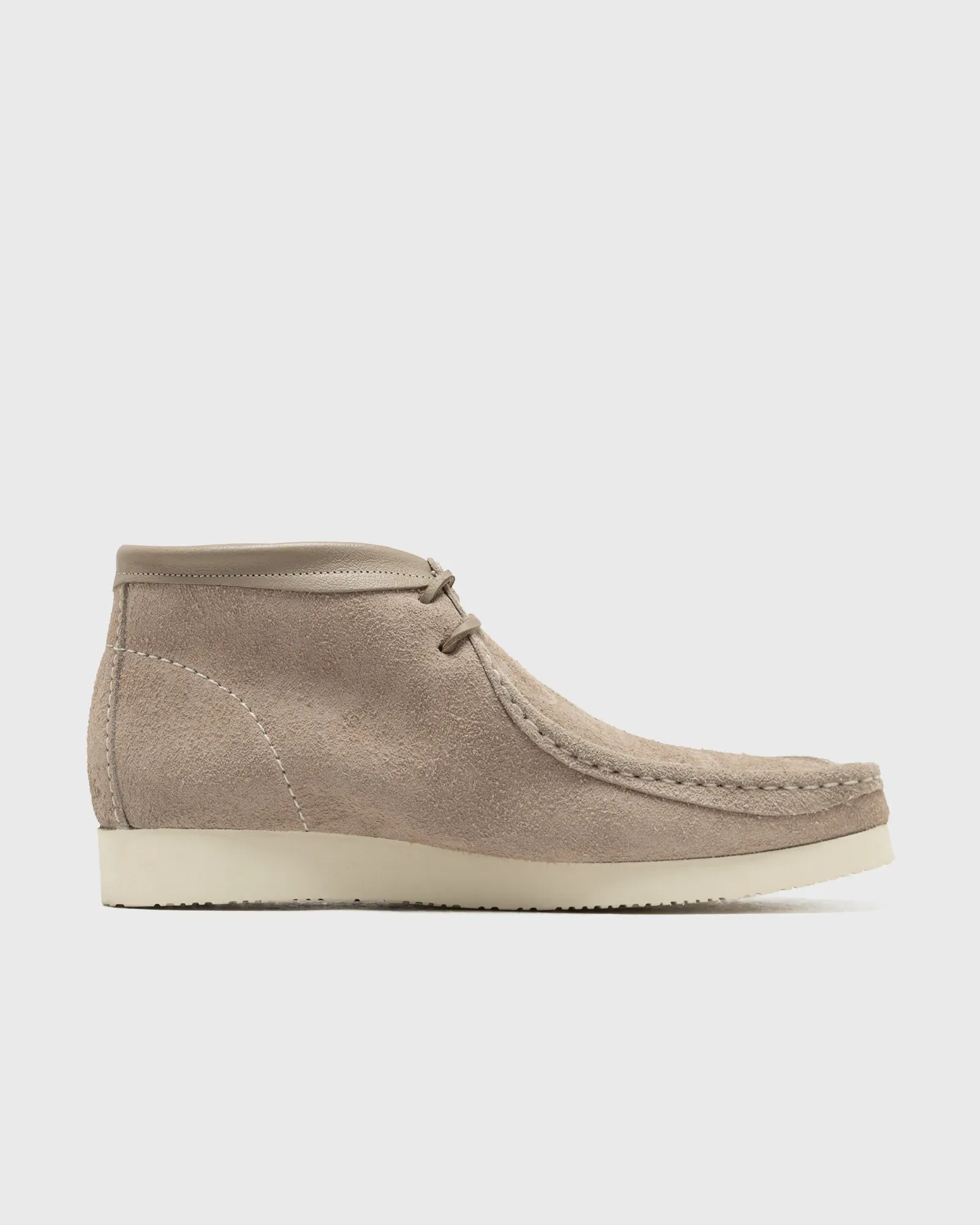 917D6B_Invincible-x-Clarks-Wallabee-Boot_TAUPE-COMBI_26182297_img2
