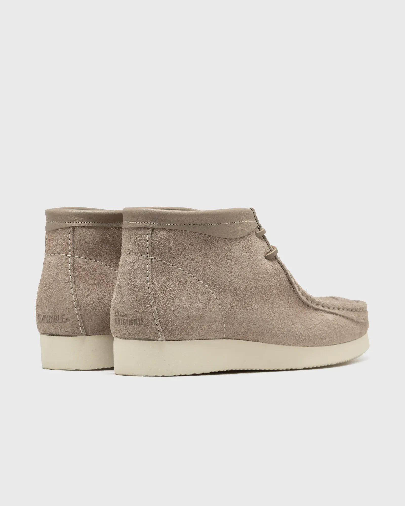 917D6B_Invincible-x-Clarks-Wallabee-Boot_TAUPE-COMBI_26182297_img3