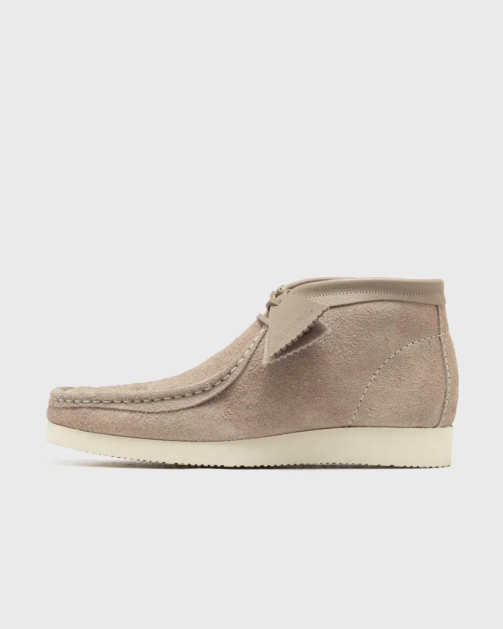 917D6B_Invincible-x-Clarks-Wallabee-Boot_TAUPE-COMBI_26182297_img0