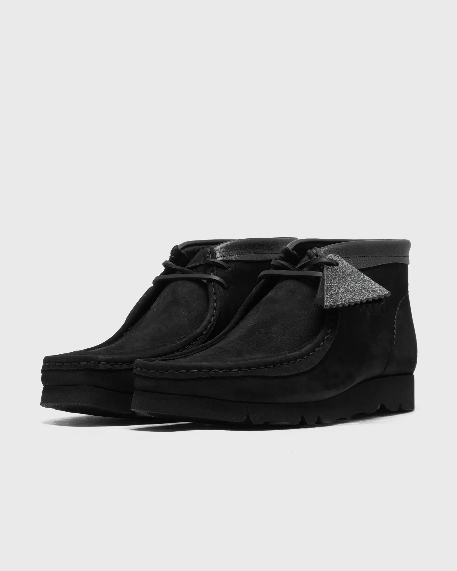 000000_Invincible-x-Clarks-Wallabee-Boot_BLACK-COMBI_26182298_img1