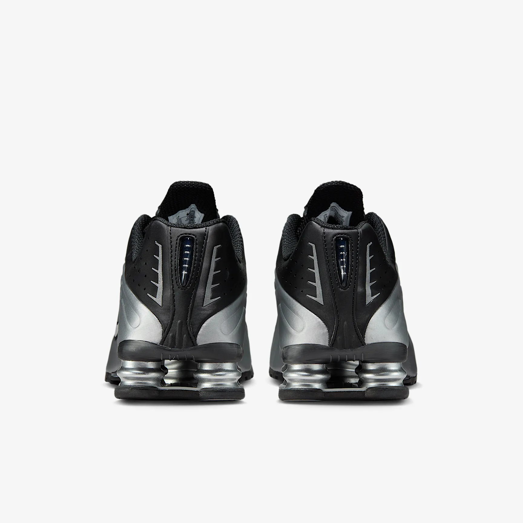 A1A1A1_Nike-Shox-R4_METALLIC-SILVER_HQ1988-007_img5