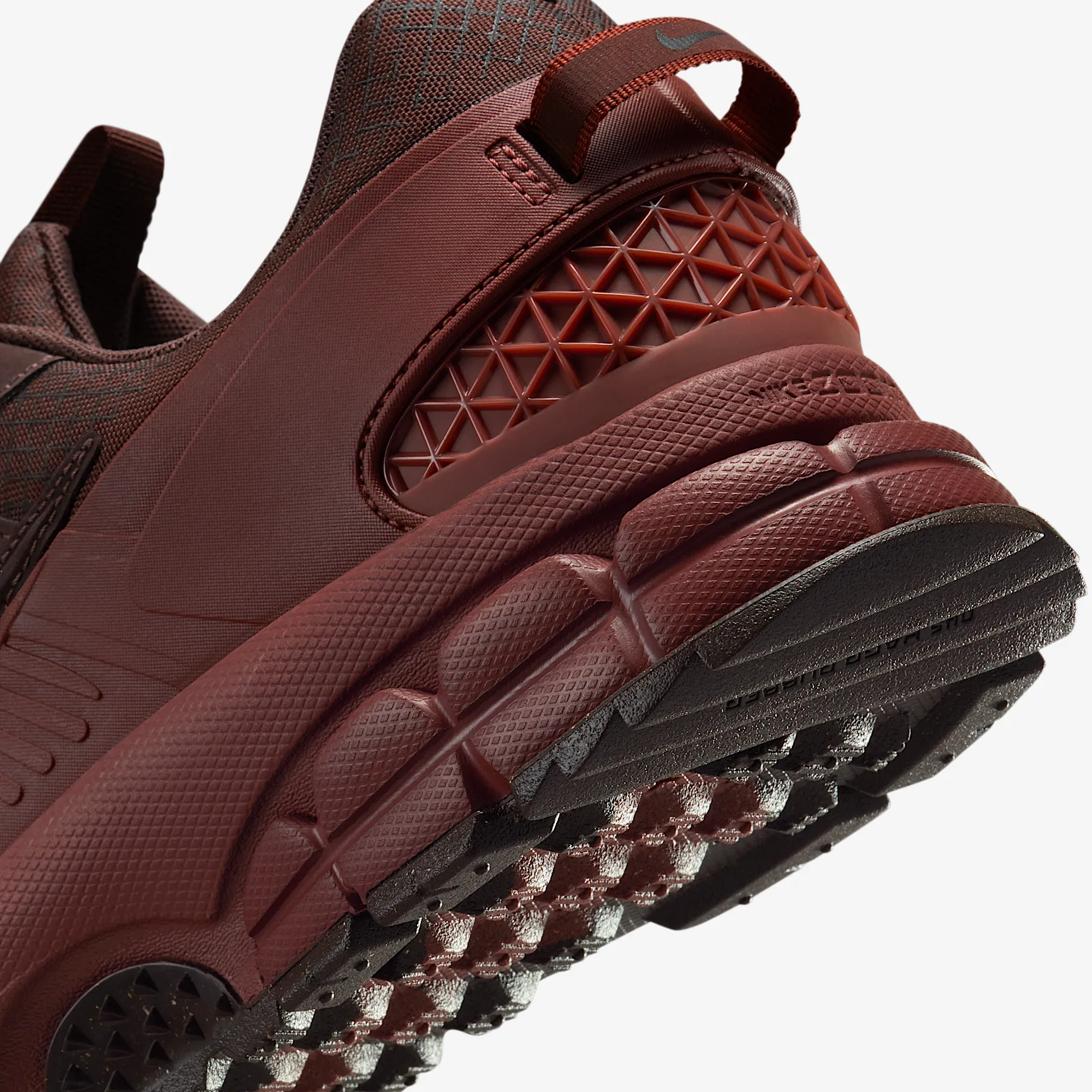 5A4443_Nike-Zoom-Vomero-Roam-WMNS_BAROQUE-BROWN_HV6901-200_img7