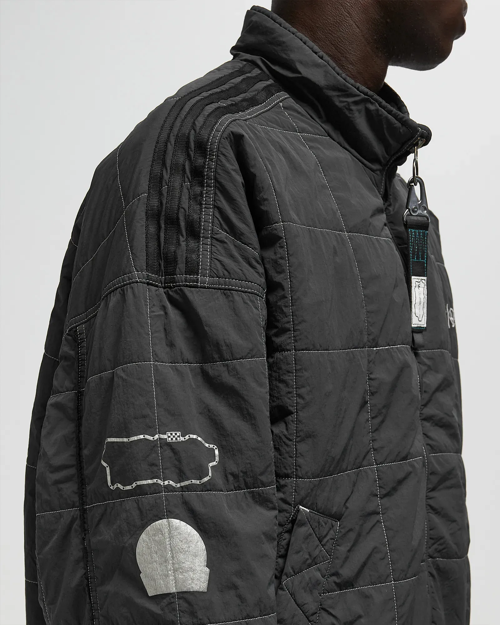 464646_Bad-Bunny-x-Mercedes-x-adidas-F1-Racing-Jacket-B_GREY_KH4143_img2