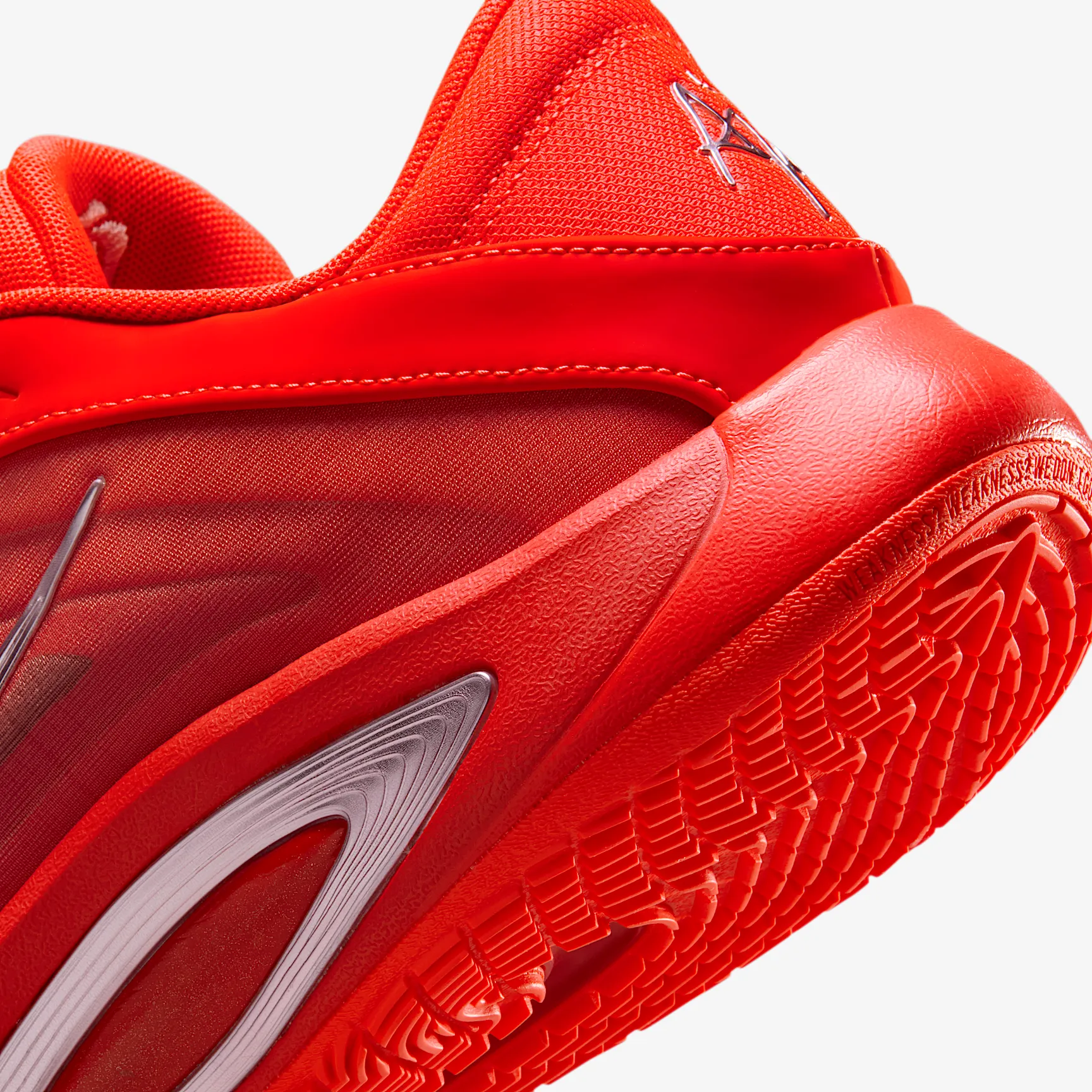 E50C0E_Nike-A'One-WMNS_ROYAL-FLAME_FZ8605-602_img7