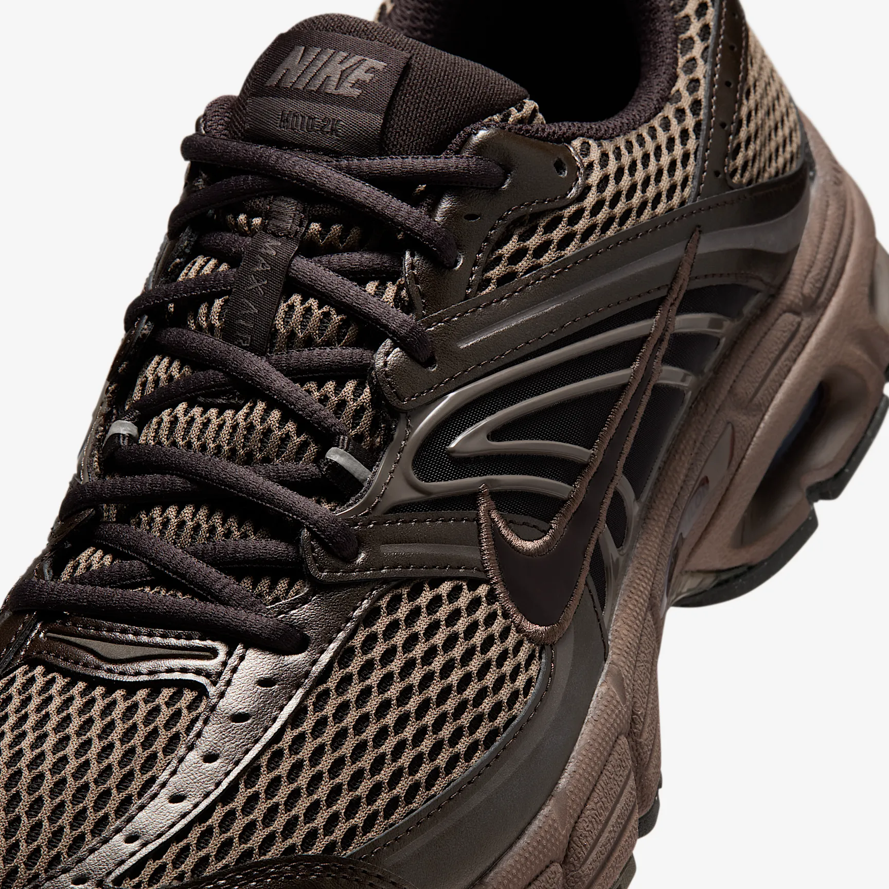 332B26_Nike-Air-Max-Moto-2K_VELVET-BROWN_IO9279-200_img6
