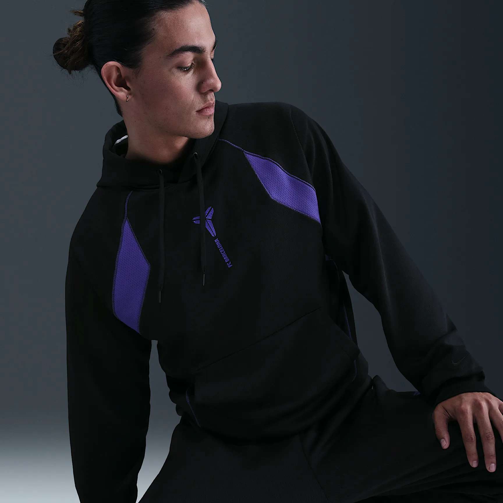 3E357F_Kobe-Therma-FIT-Soccer-Pullover-Hoodie_FC-Barcelona-Away-_HQ9608-010_img2