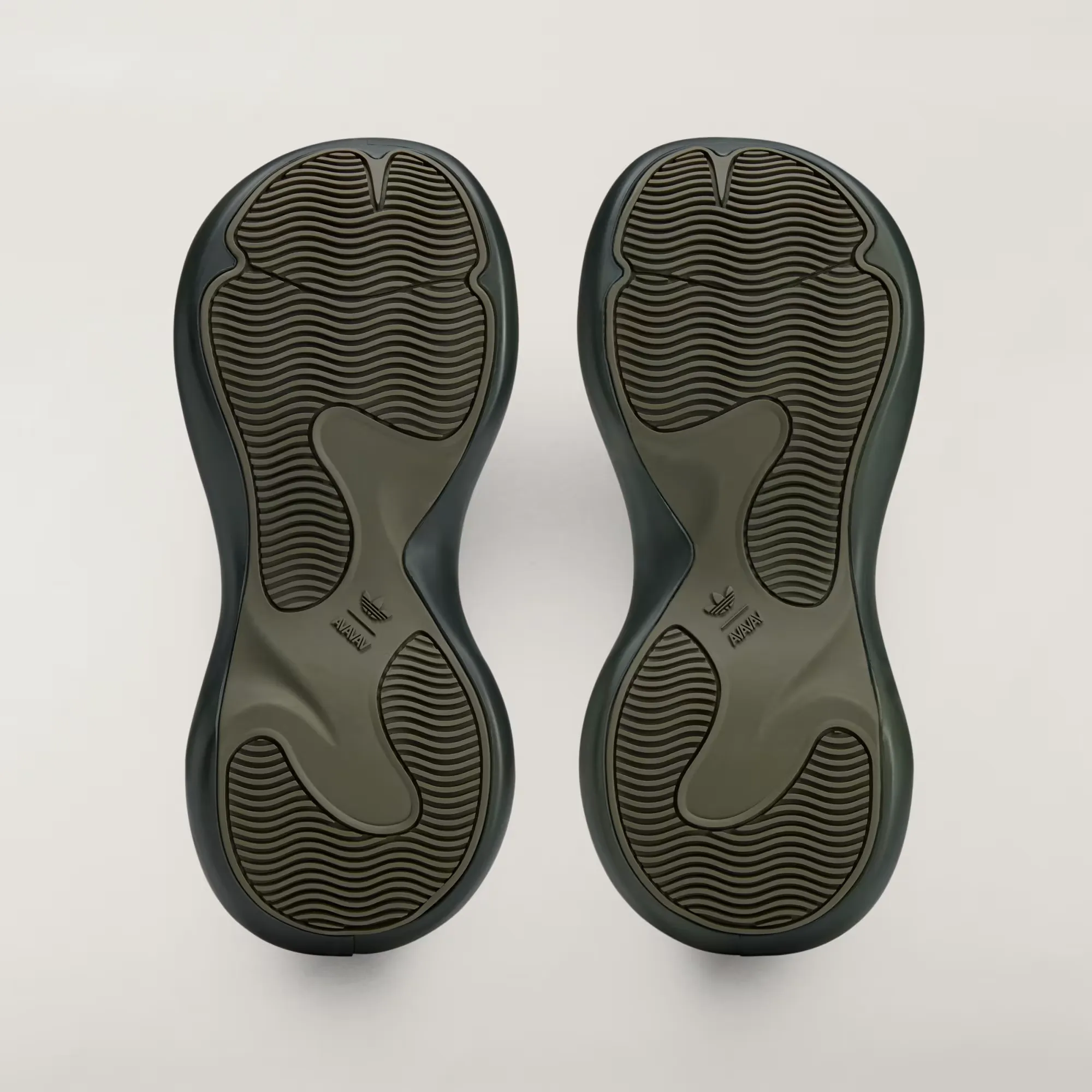 646C6C_Avavav-x-adidas-Megaride-Moonrubber-WMNS_GREY-ONE-NIGHT-CARGO_HQ4998_img2