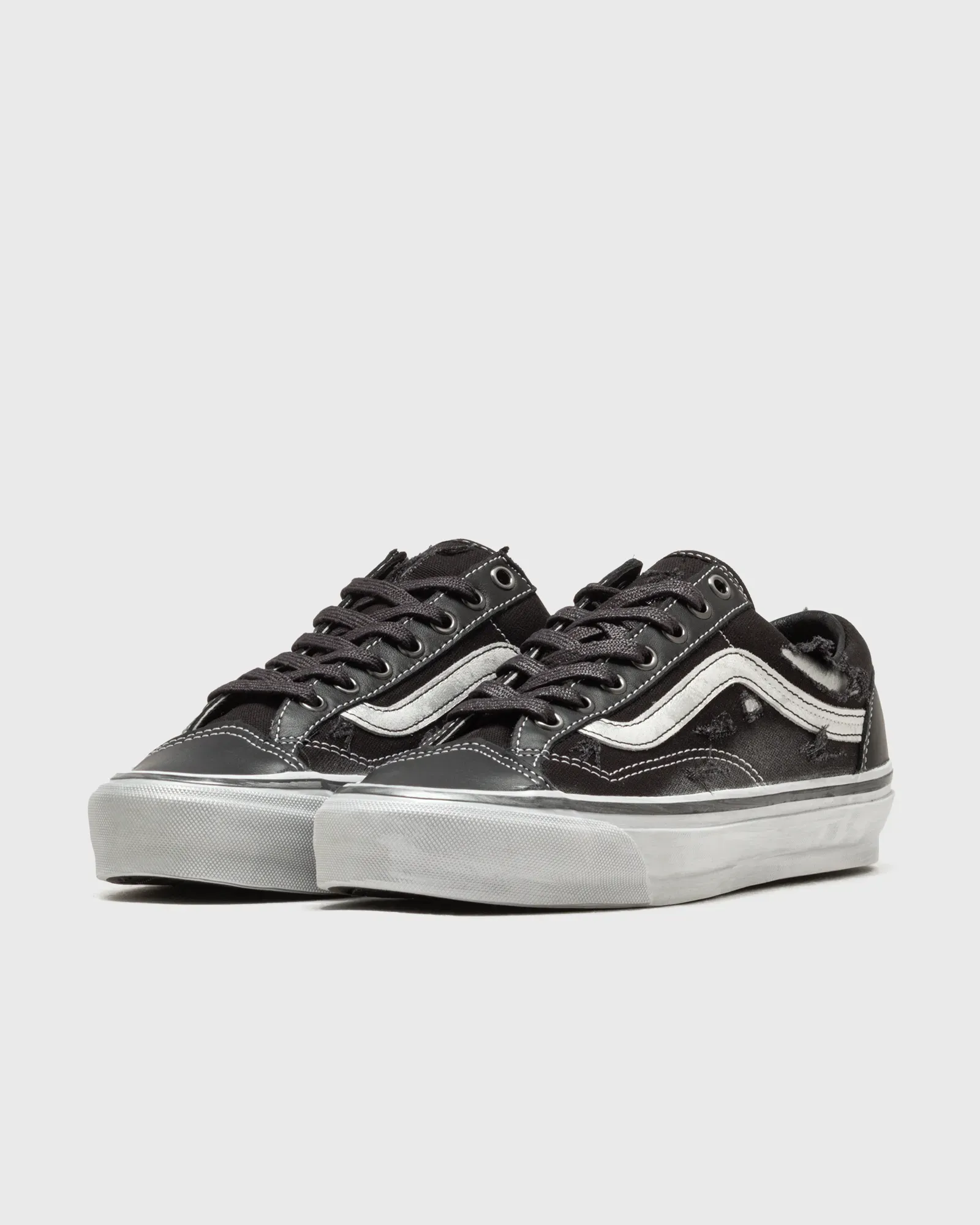 000000_Vans-Old-Skool-36-Vibram-Distressed_BLACK_VN000D2GSLV1_img1