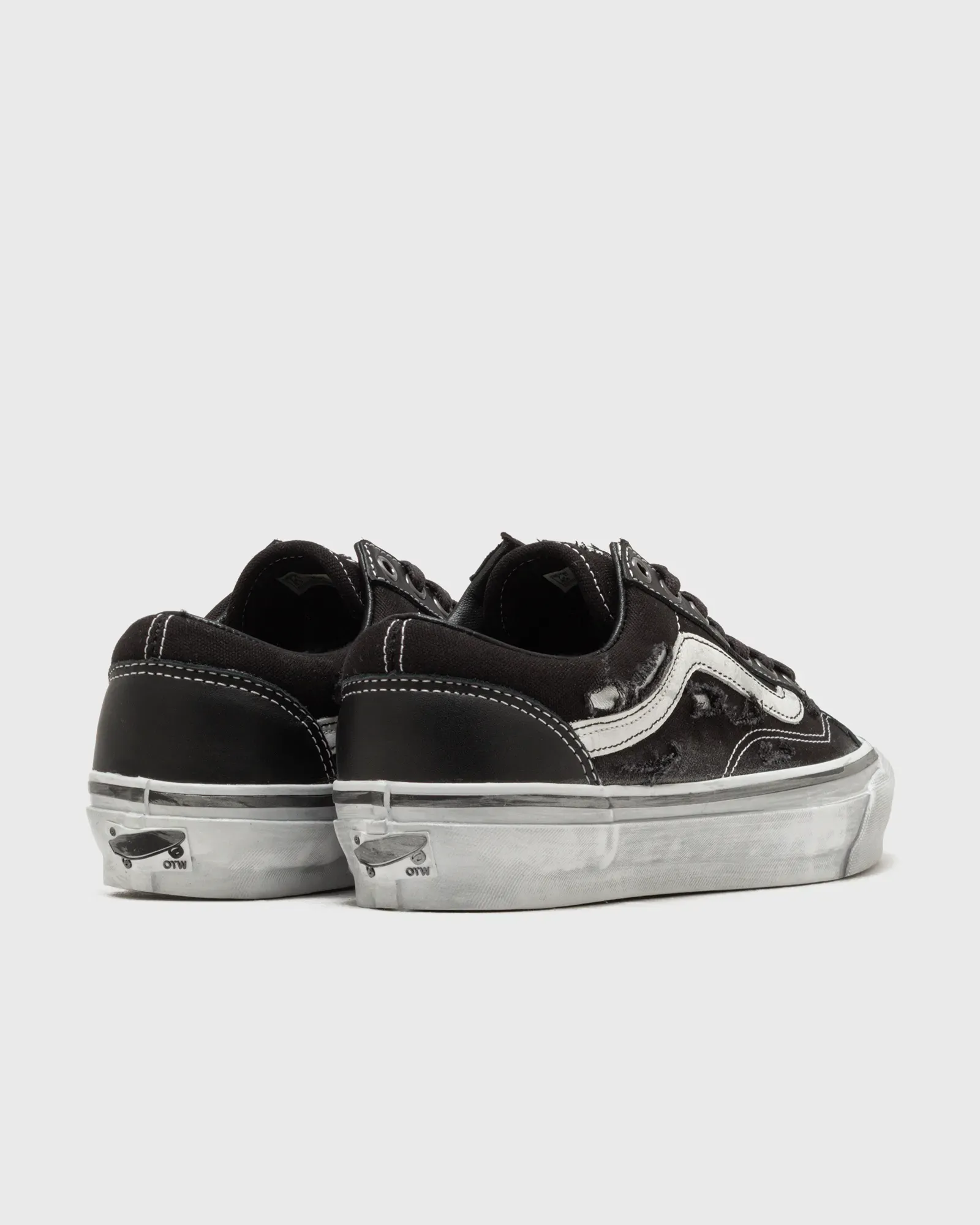 000000_Vans-Old-Skool-36-Vibram-Distressed_BLACK_VN000D2GSLV1_img3