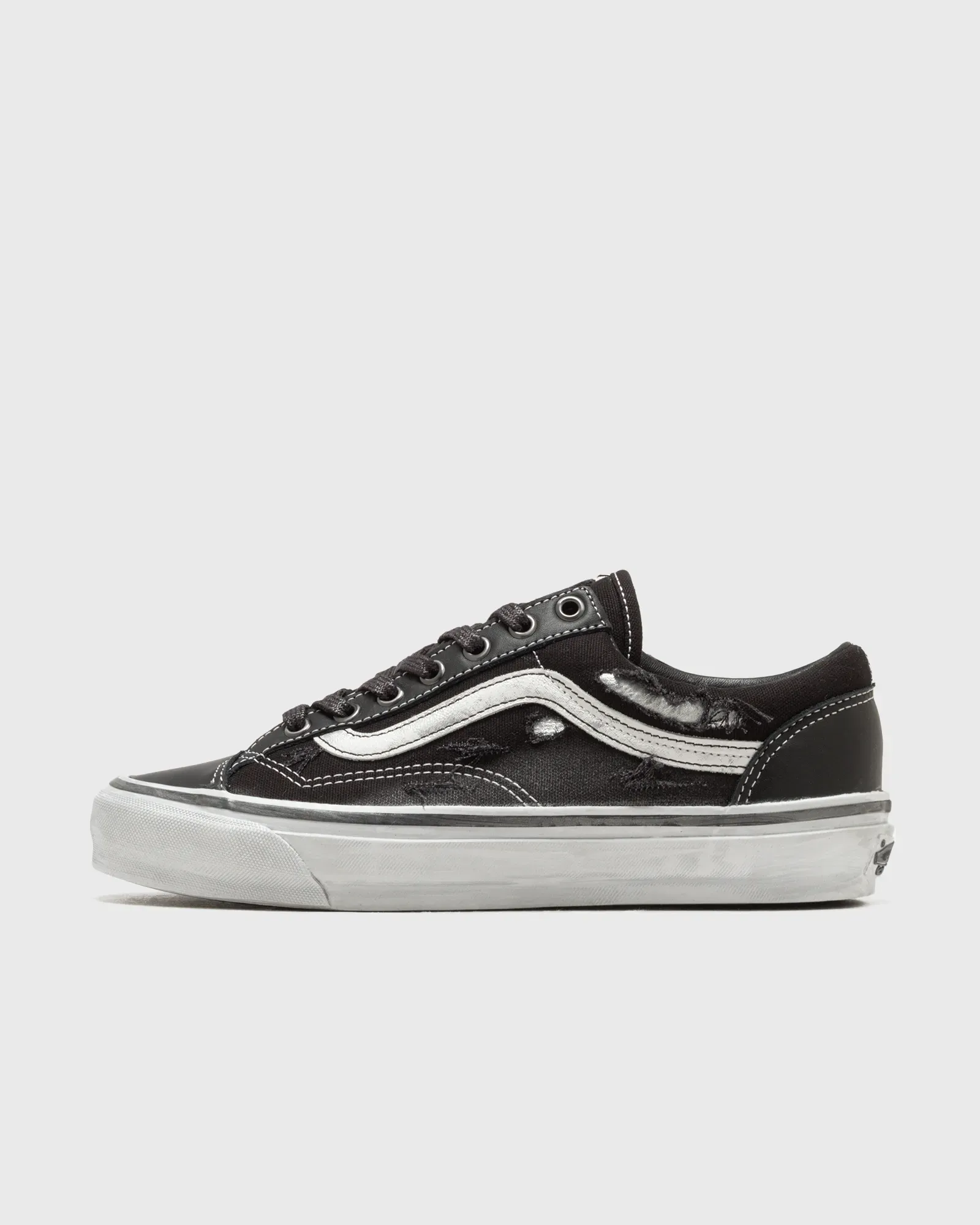 000000_Vans-Old-Skool-36-Vibram-Distressed_BLACK_VN000D2GSLV1_img0