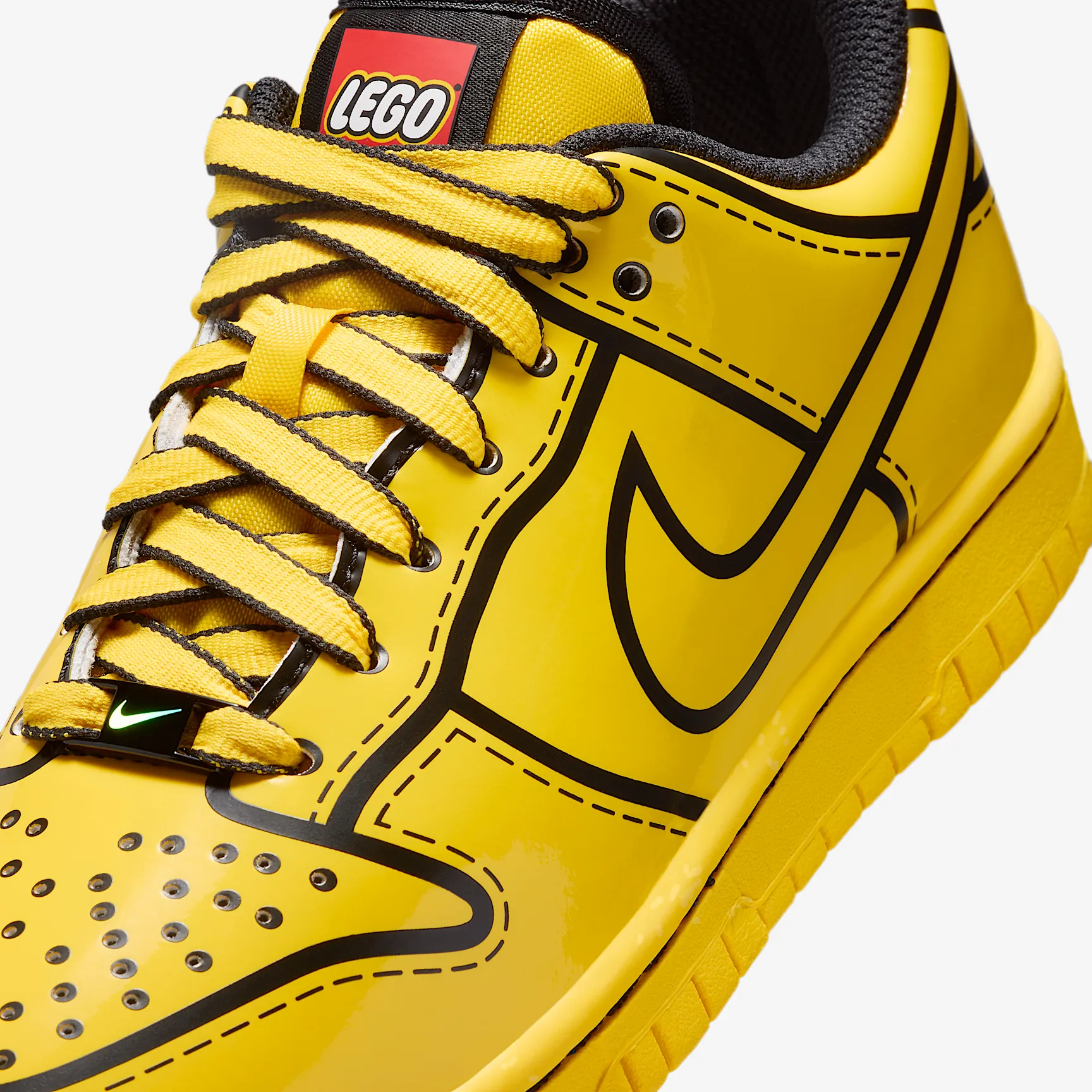 D1A102_LEGO-x-Nike-Dunk-Low-GS_TOUR-YELLOW_IF2117-700_img6