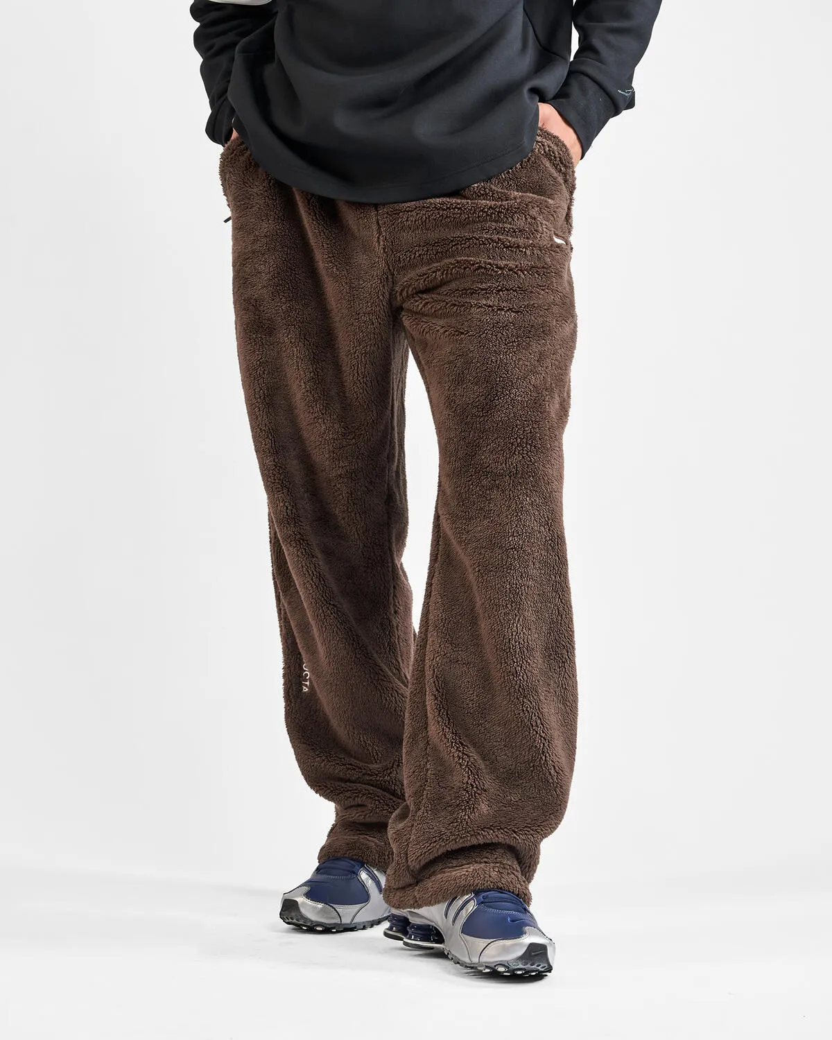 4B3831_Nocta-x-Nike-Chalet-Polar-Fleece-Sweatpant_BAROQUE-BROWN_IB0261-237_img2