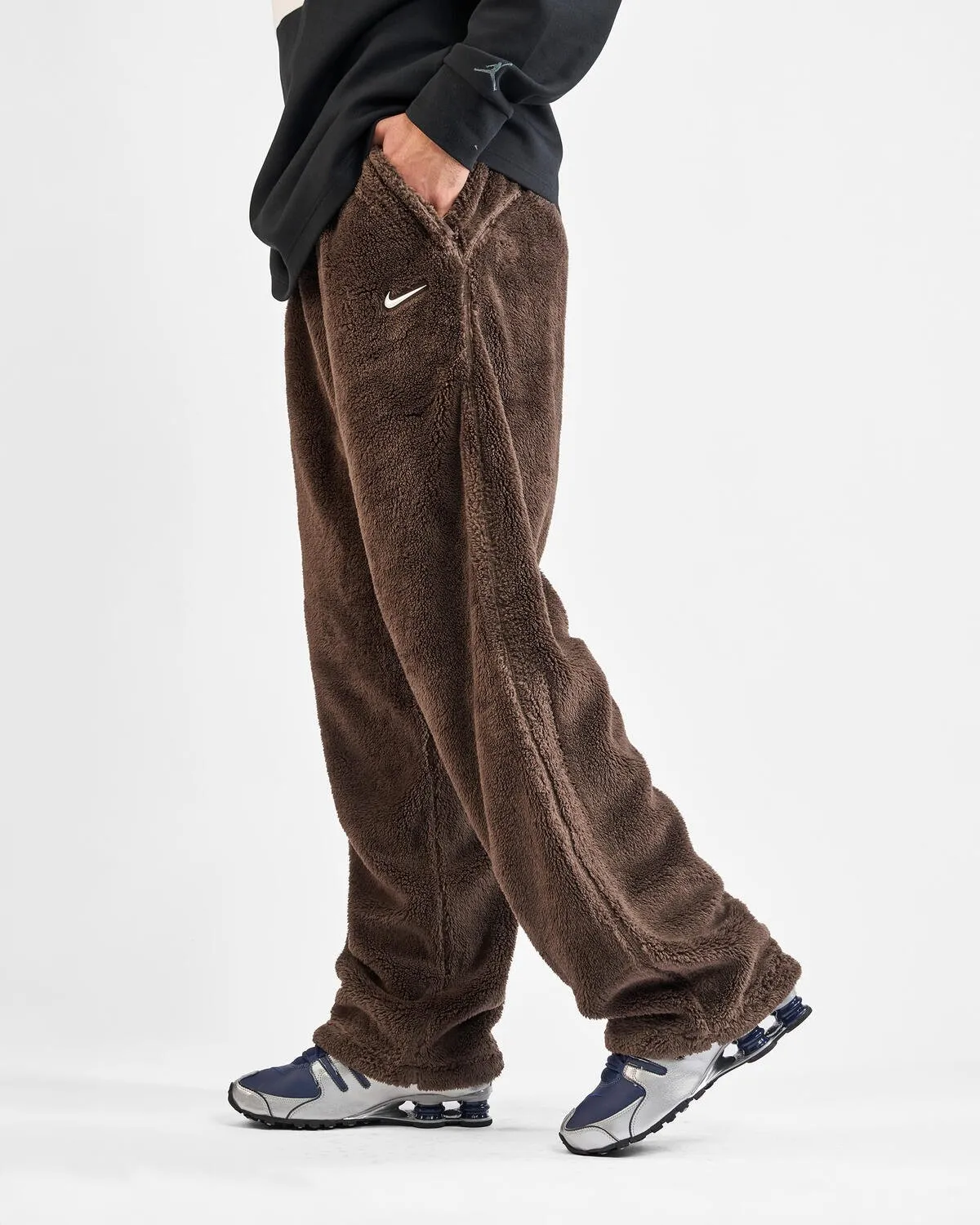 4B3831_Nocta-x-Nike-Chalet-Polar-Fleece-Sweatpant_BAROQUE-BROWN_IB0261-237_img3
