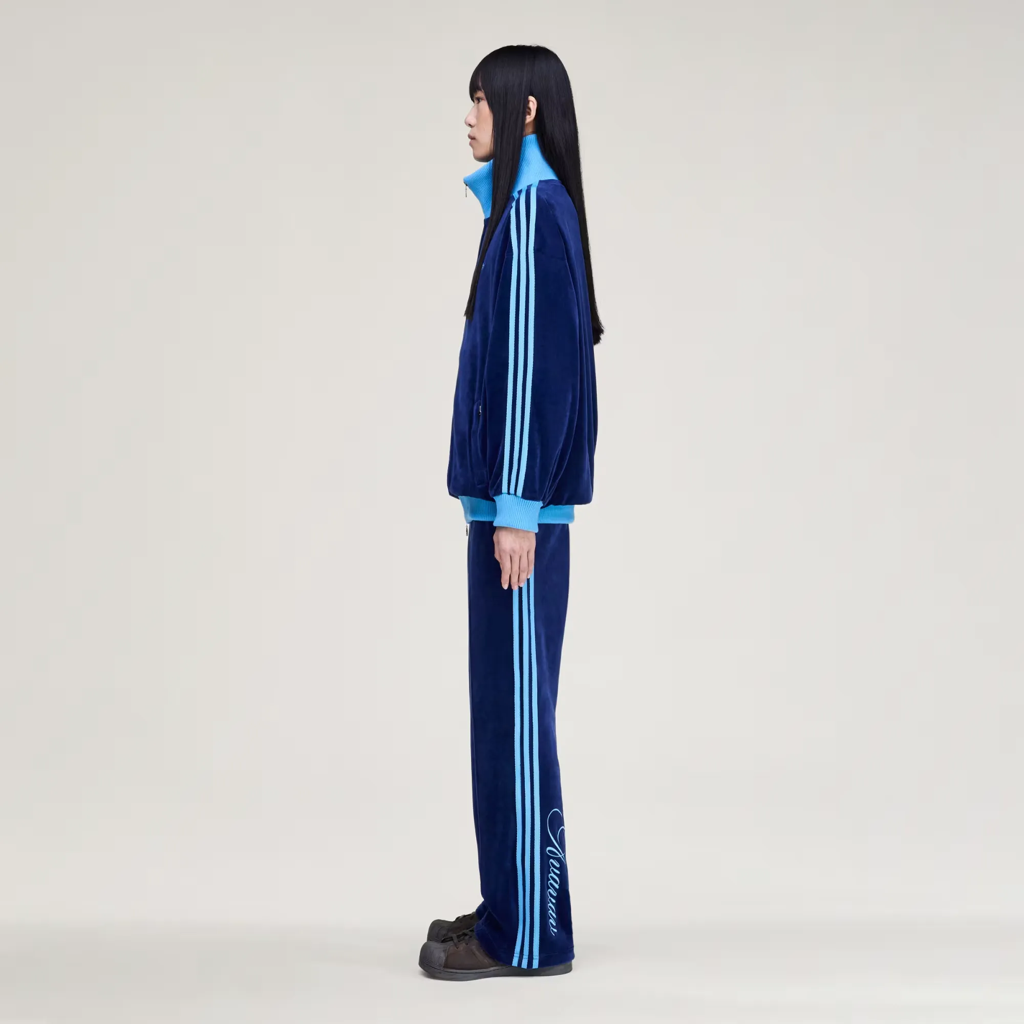 0D0B28_AVAVAV-x-adidas-Velvet-Track-Pants_DARK-BLUE_KD1493_img3