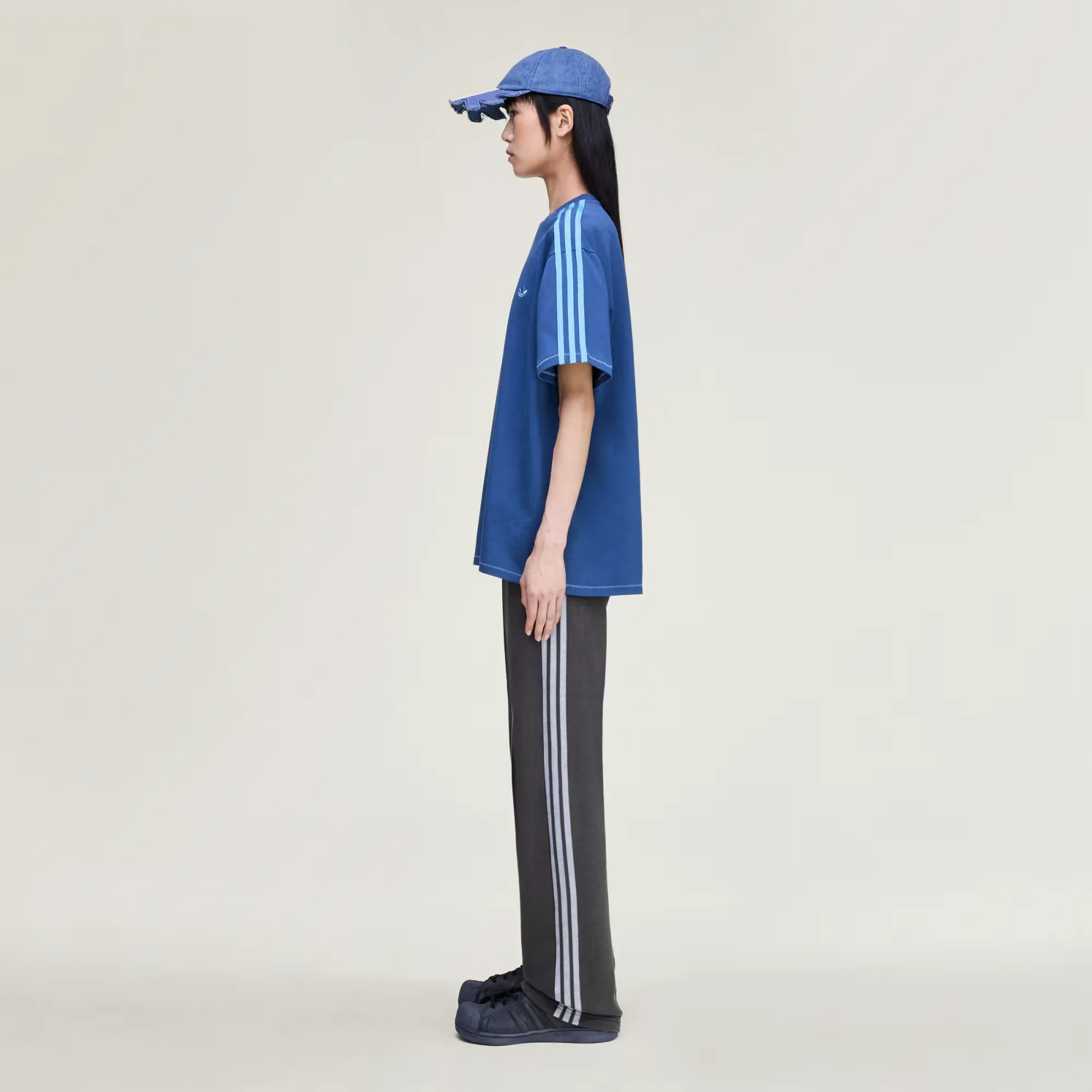 2C5092_AVAVAV-x-adidas-T-Shirt_NIGHT-MARINE_KD1478_img3