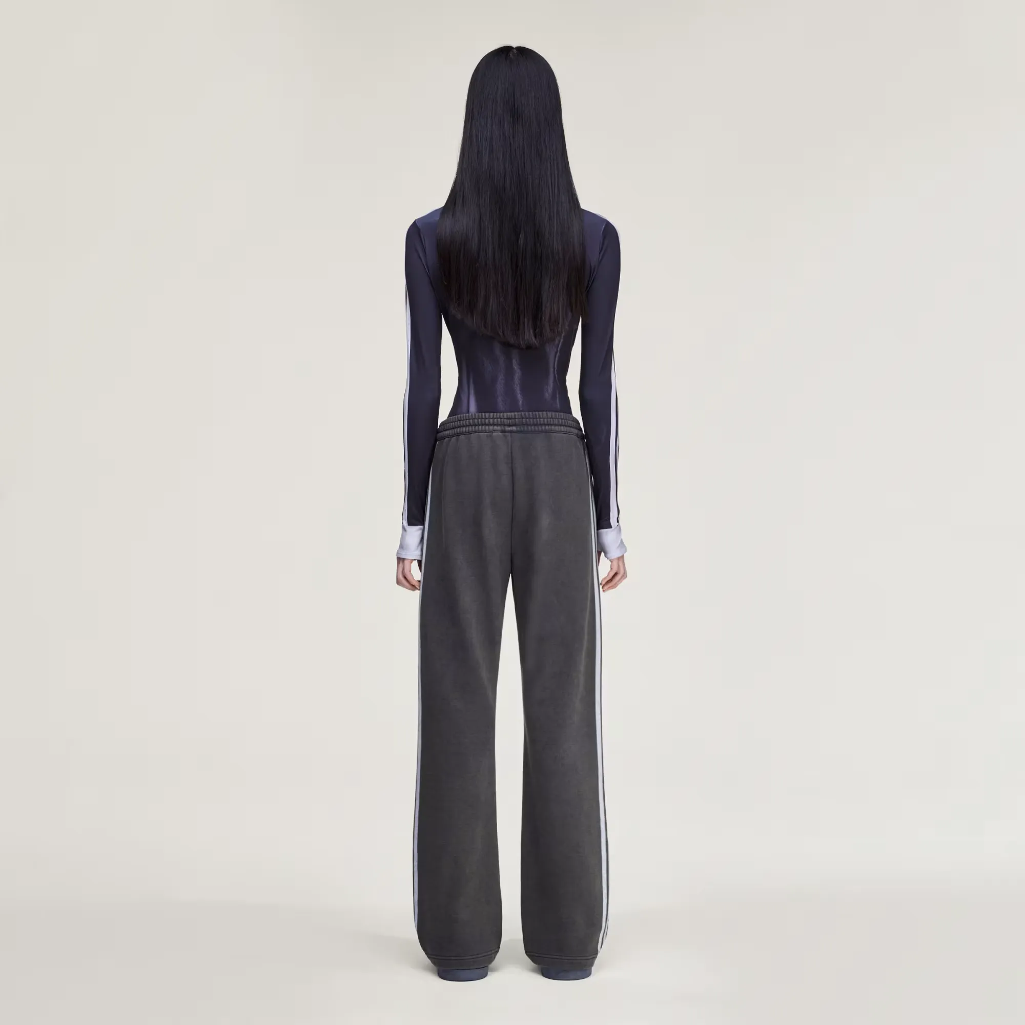 000000_AVAVAV-x-adidas-Terry-Track-Pants_CARBON_KA9843_img4