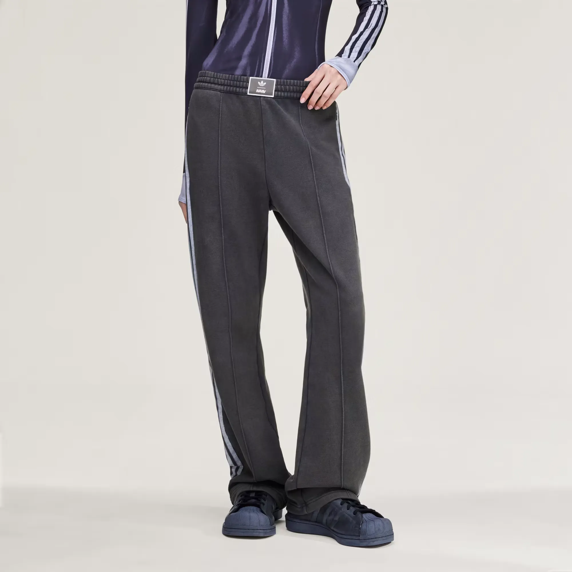 000000_AVAVAV-x-adidas-Terry-Track-Pants_CARBON_KA9843_img5