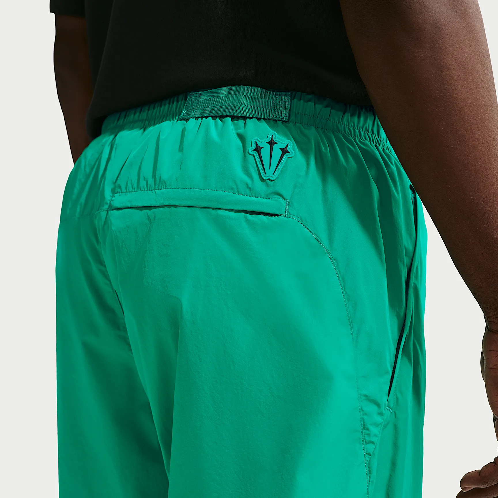 1FB491_Nocta-x-Nike-Nylon-Track-Pant_NEPTUNE-GREEN-BLACK_FN7668-340_img4
