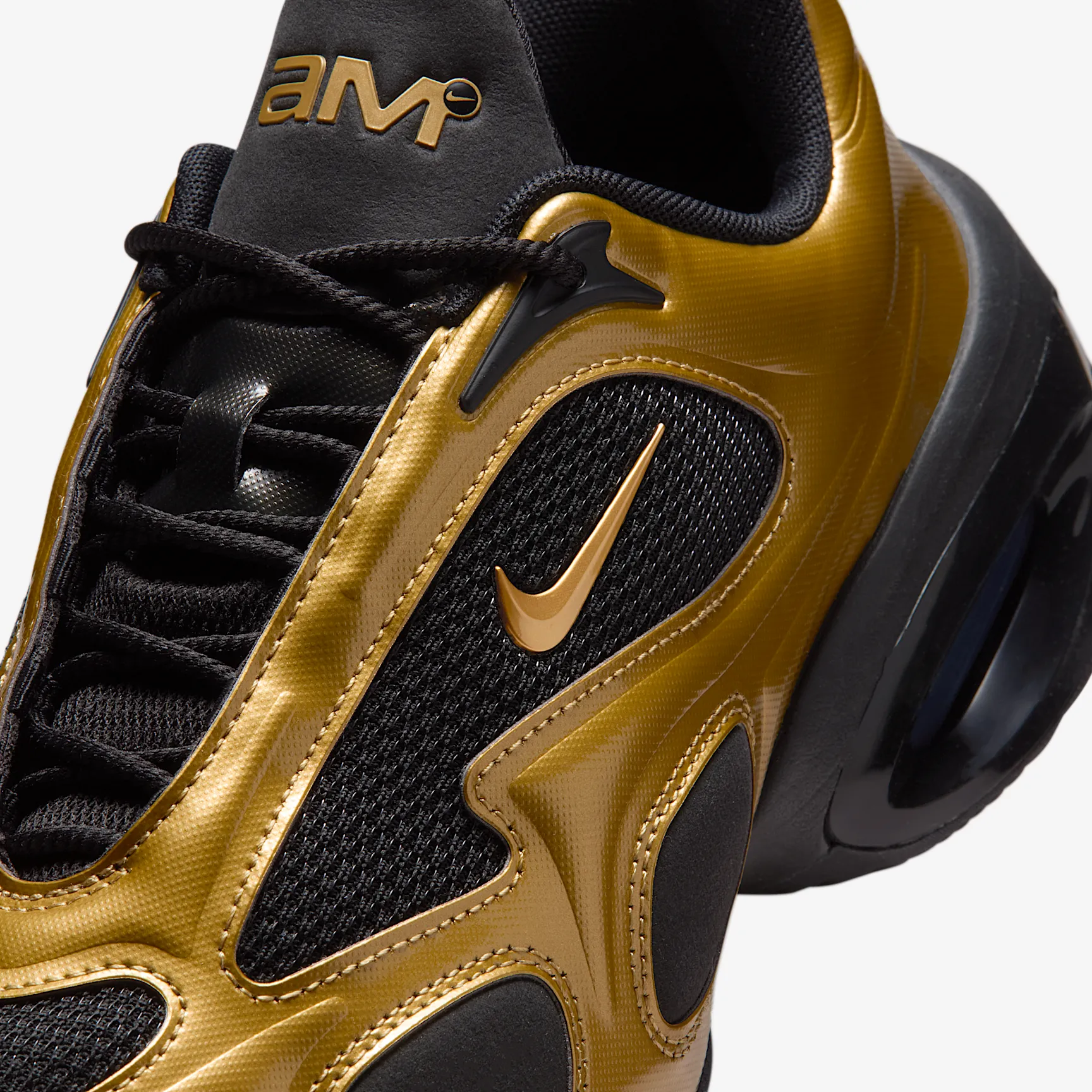 623F01_Nike-Air-Max-Muse-WMNS_METALLIC-GOLD-BLACK_FV1920-701_img6