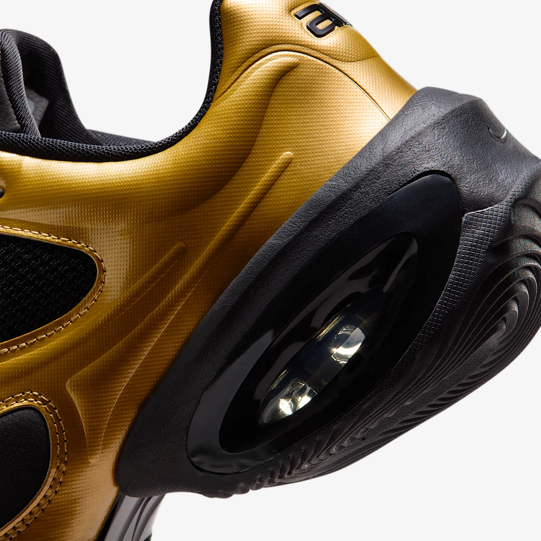 623F01_Nike-Air-Max-Muse-WMNS_METALLIC-GOLD-BLACK_FV1920-701_img7