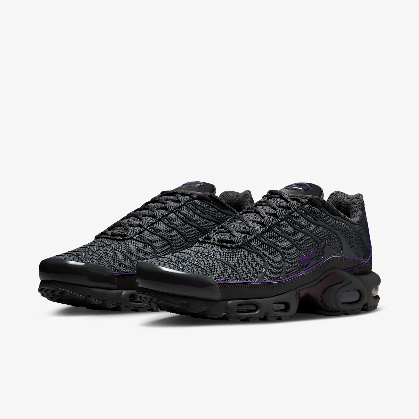 524375_Nike-Air-Max-Plus-OG_IRON-GREY-WILD-GRAPE_HV8066-001_img4
