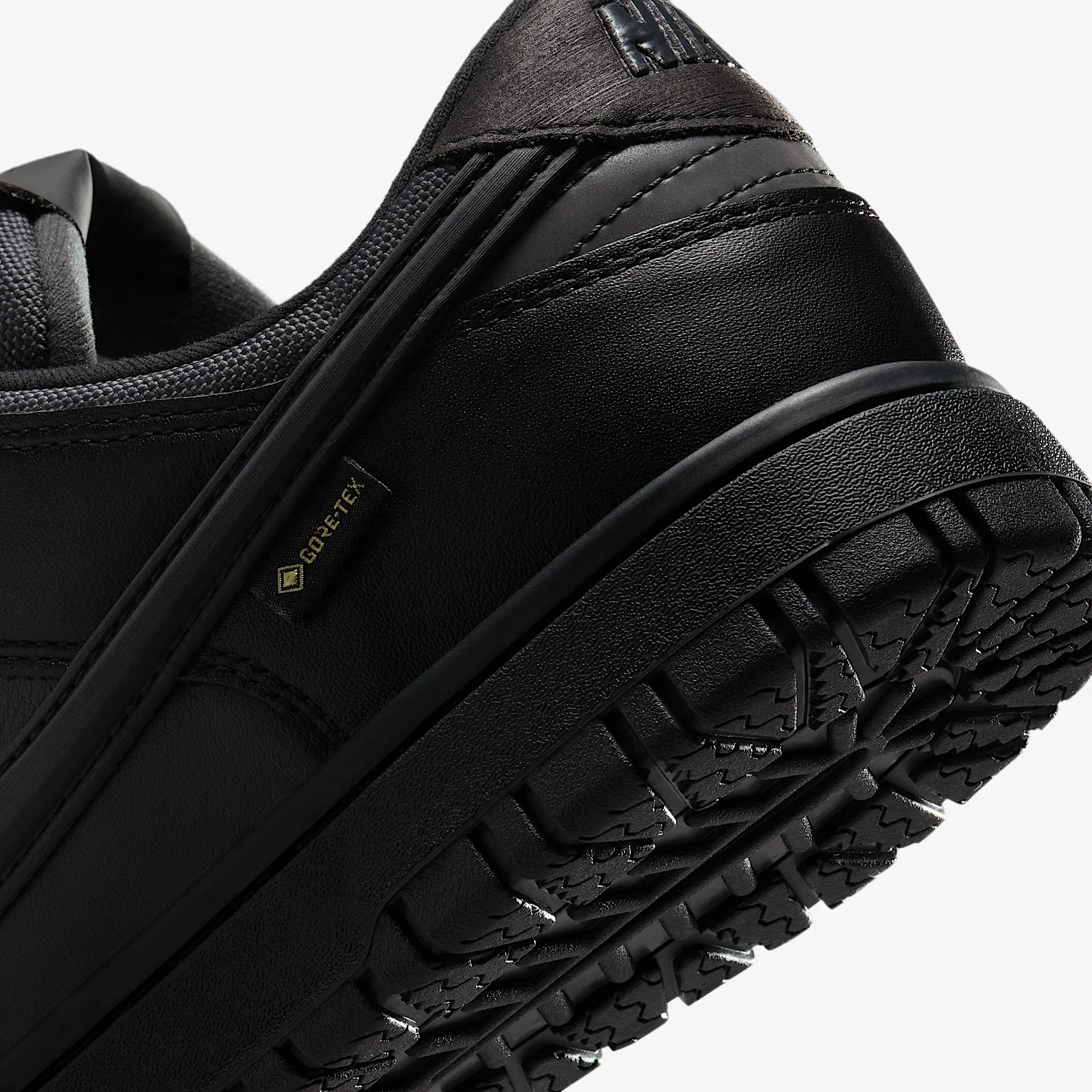 000000_Nike-Dunk-Low-Gore-Tex_TRIPLE-BLACK_HQ2053-001_img7