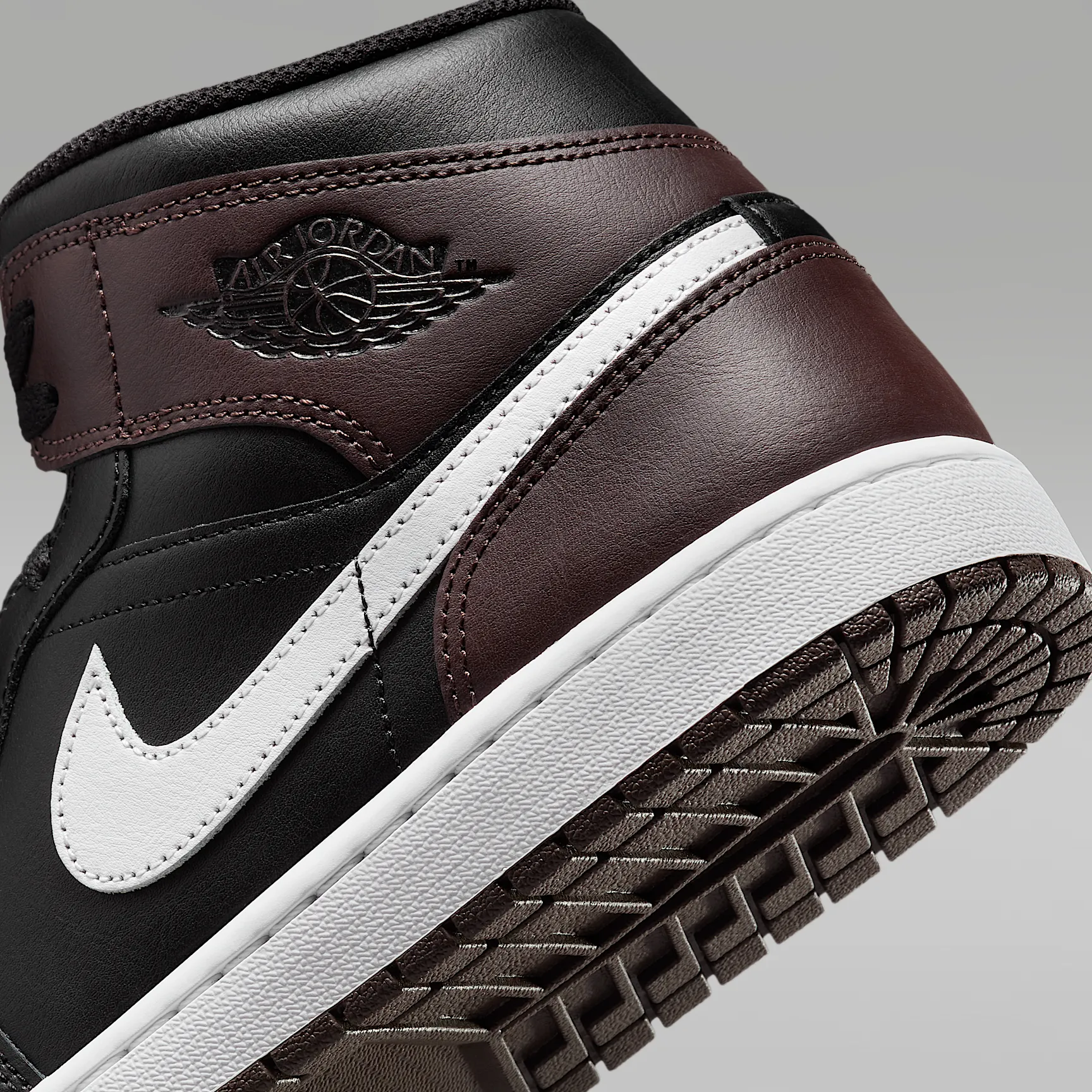 422F31_Air-Jordan-1-Mid_BAROQUE-BROWN_IO3392-237_img7