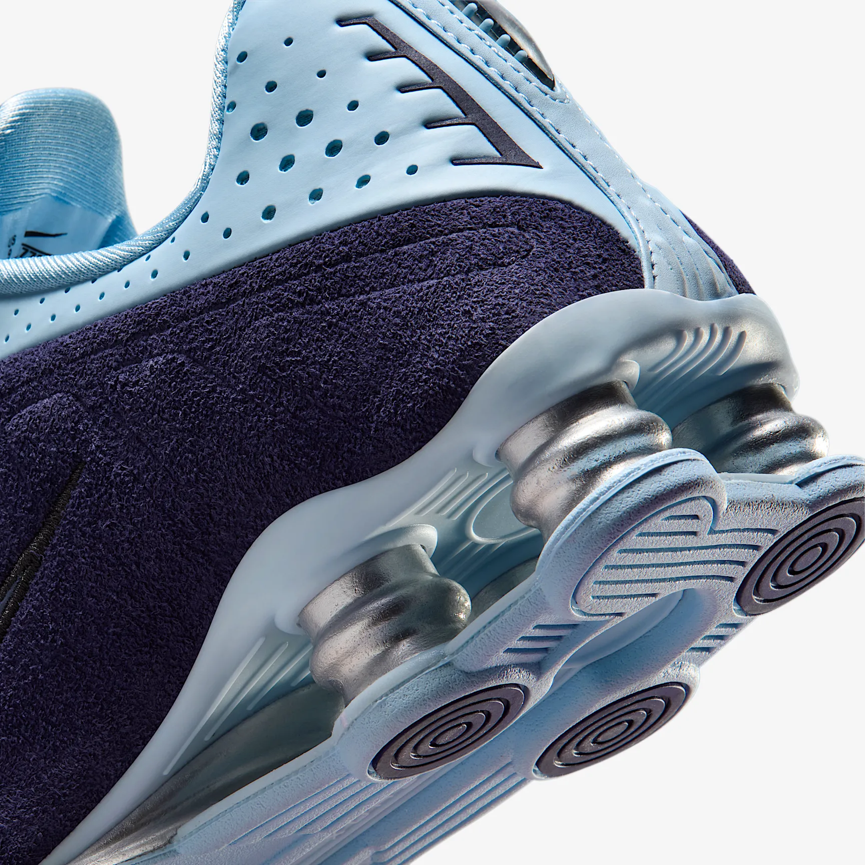 251F37_Nike-Shox-R4-WMNS_CELESTINE-BLUE_HQ7739-500_img7