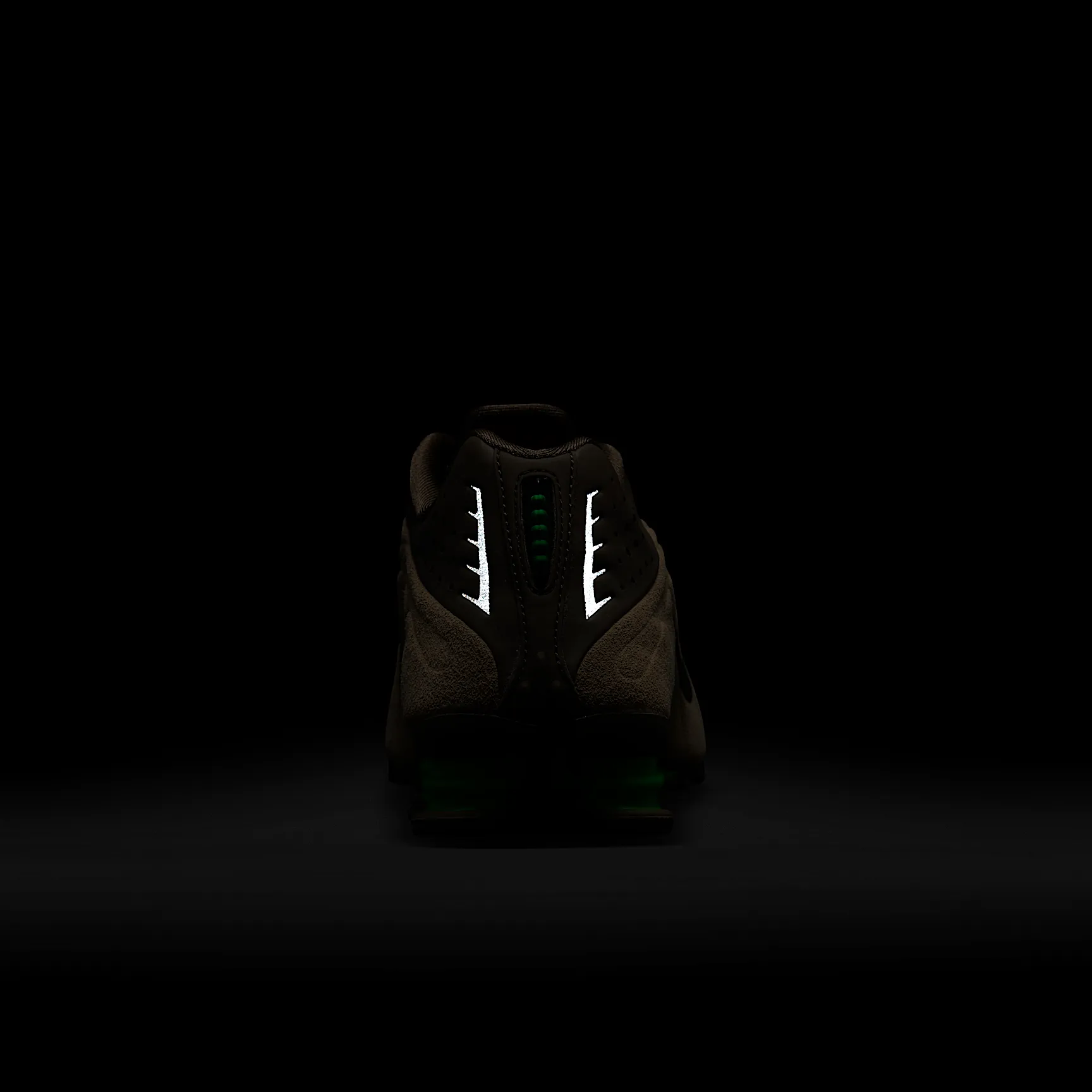 655D50_Nike-Shox-R4-WMNS_OLIVE-KHAKI_HQ7739-200_img9