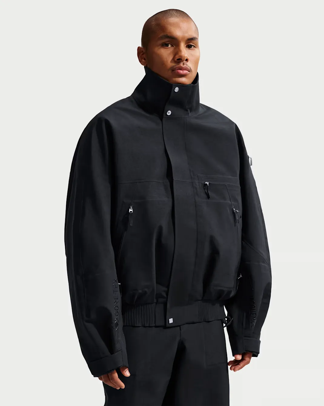 000000_Jacquemus-x-Nike-Gore-Tex-2-in-1-Jacket_BLACK_HQ5694-010_img0
