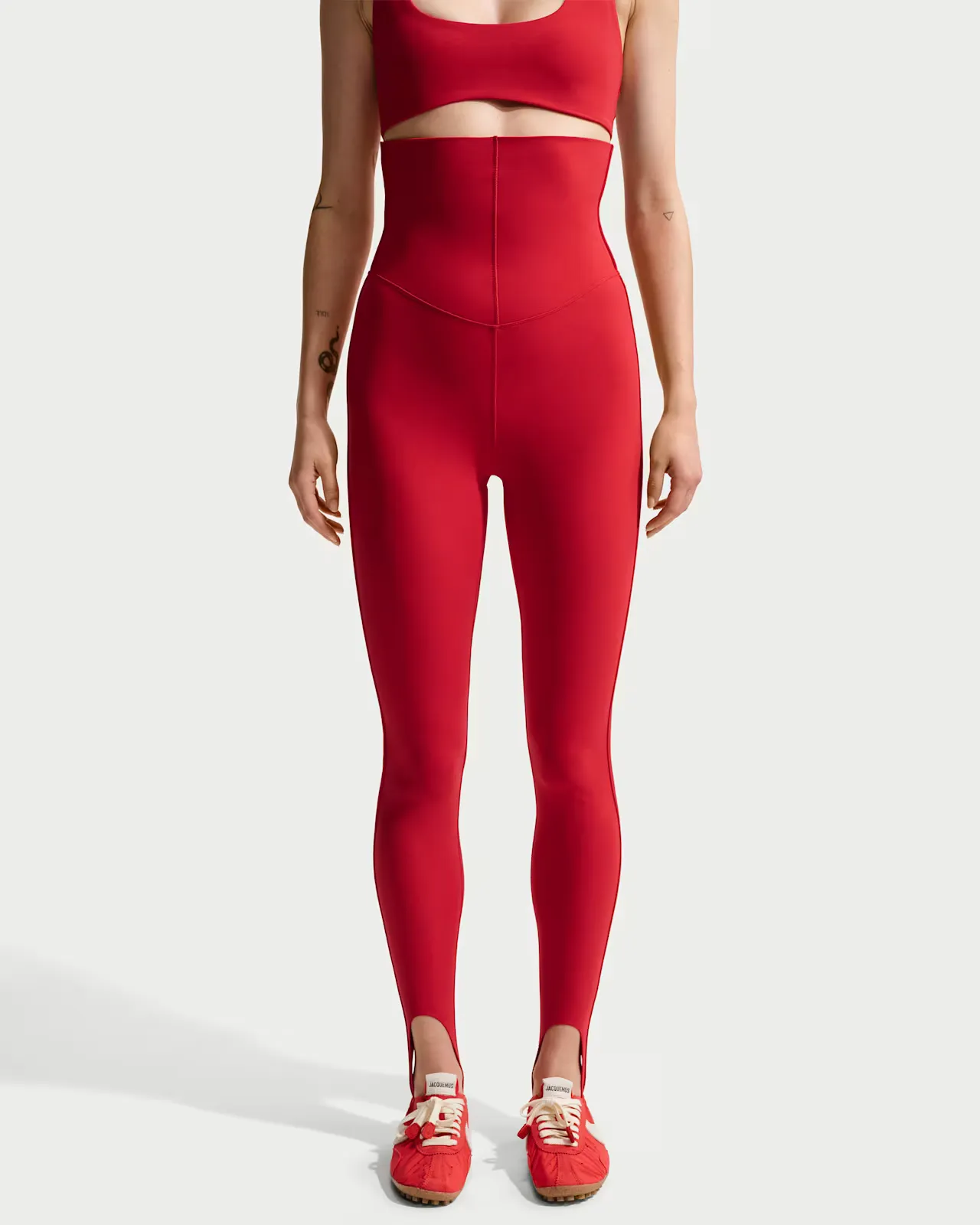 CC0014_Jacquemus-x-Nike-Stirrup-Leggings-WMNS_GYM-RED_HQ6272-687_img0