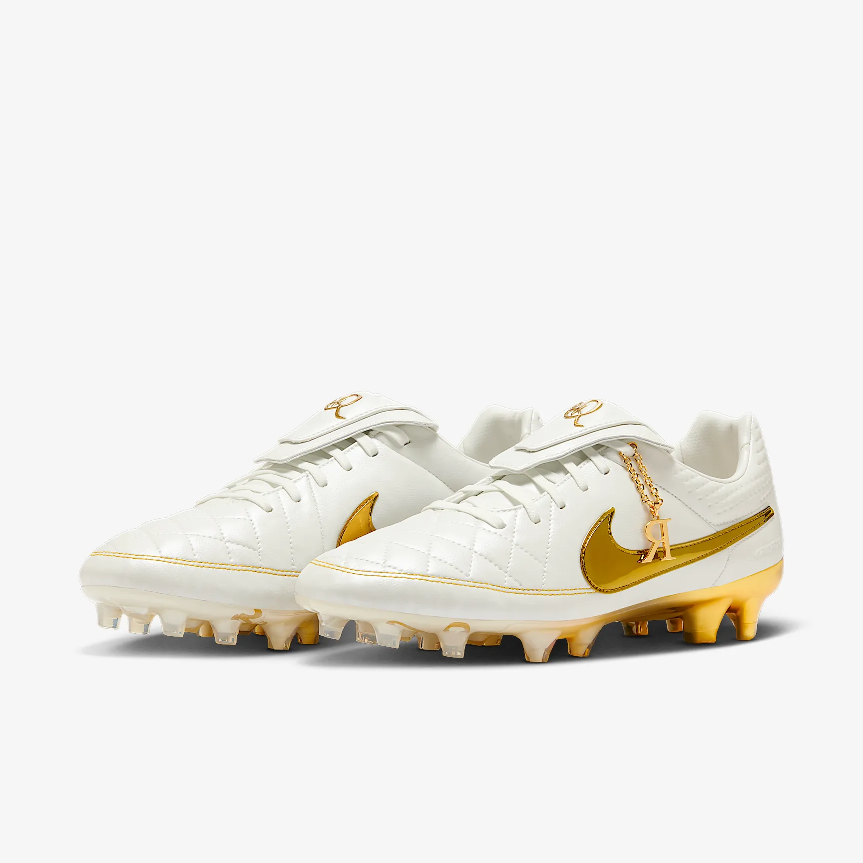 B5792C_Ronaldinho-x-Nike-Tiempo-Legend-FG_TOUCH-OF-GOLD_IF4388-100_img4