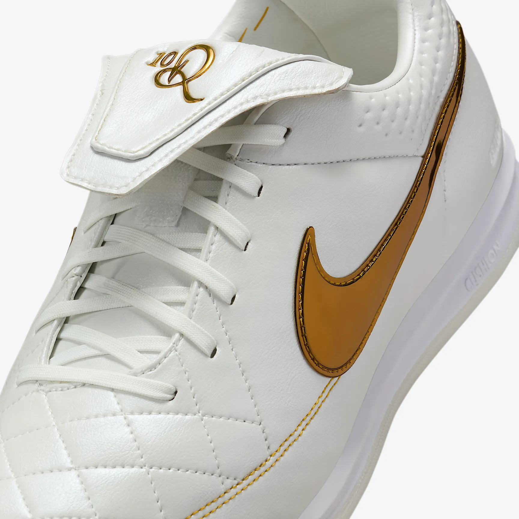 8C5A1F_Ronaldinho-x-Nike-Tiempo-Legend-SE_TOUCH-OF-GOLD_IF4389-100_img6