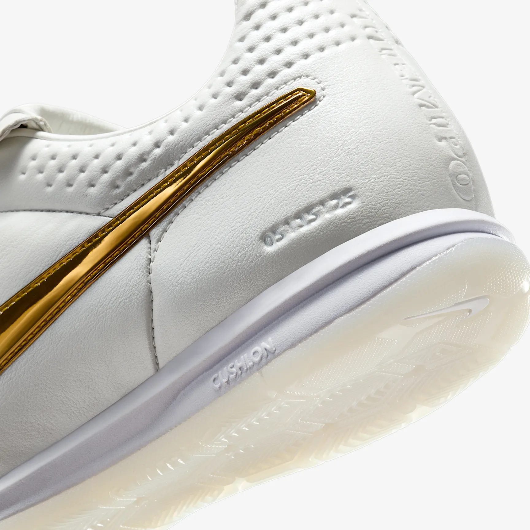 8C5A1F_Ronaldinho-x-Nike-Tiempo-Legend-SE_TOUCH-OF-GOLD_IF4389-100_img7