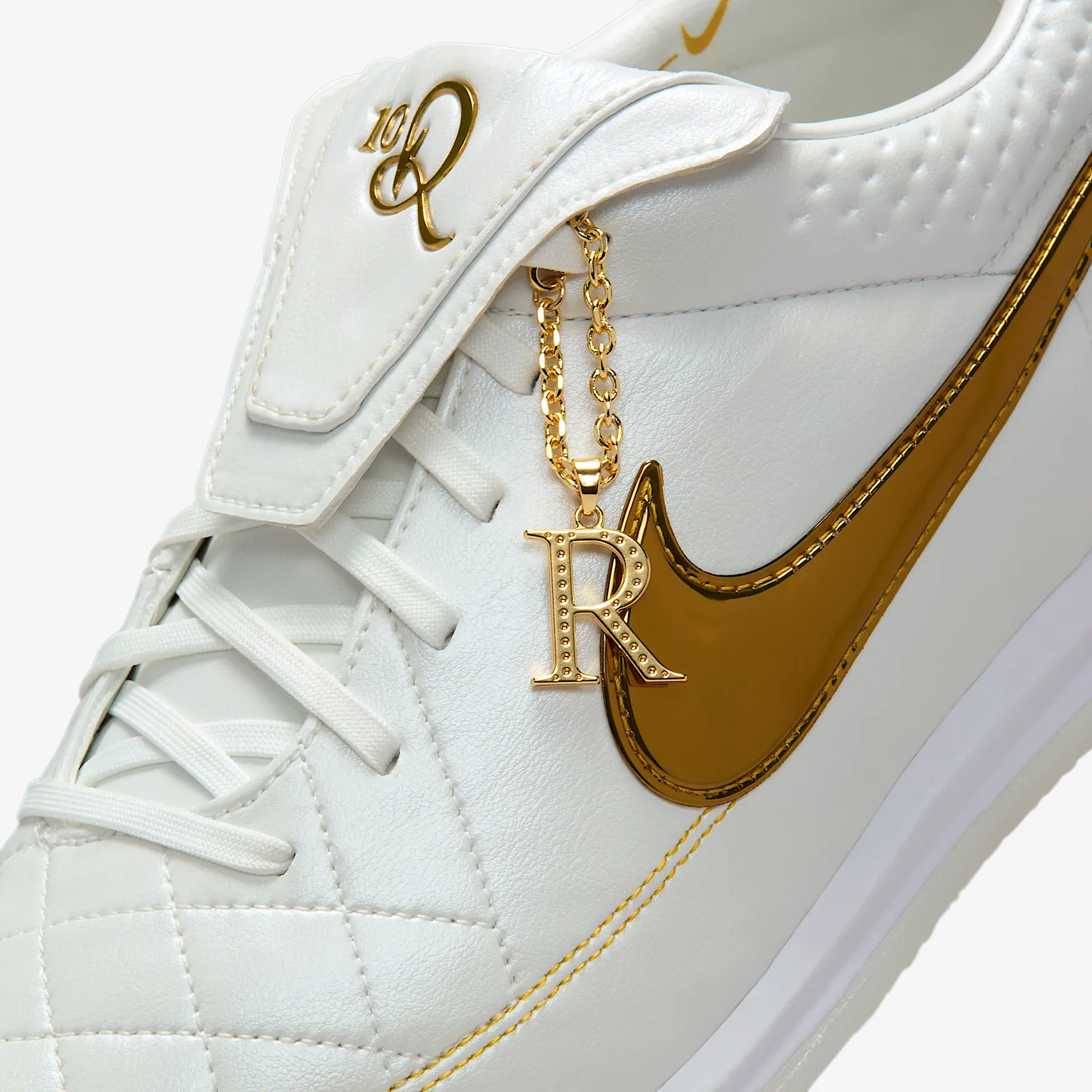 8C5A1F_Ronaldinho-x-Nike-Tiempo-Legend-SE_TOUCH-OF-GOLD_IF4389-100_img8