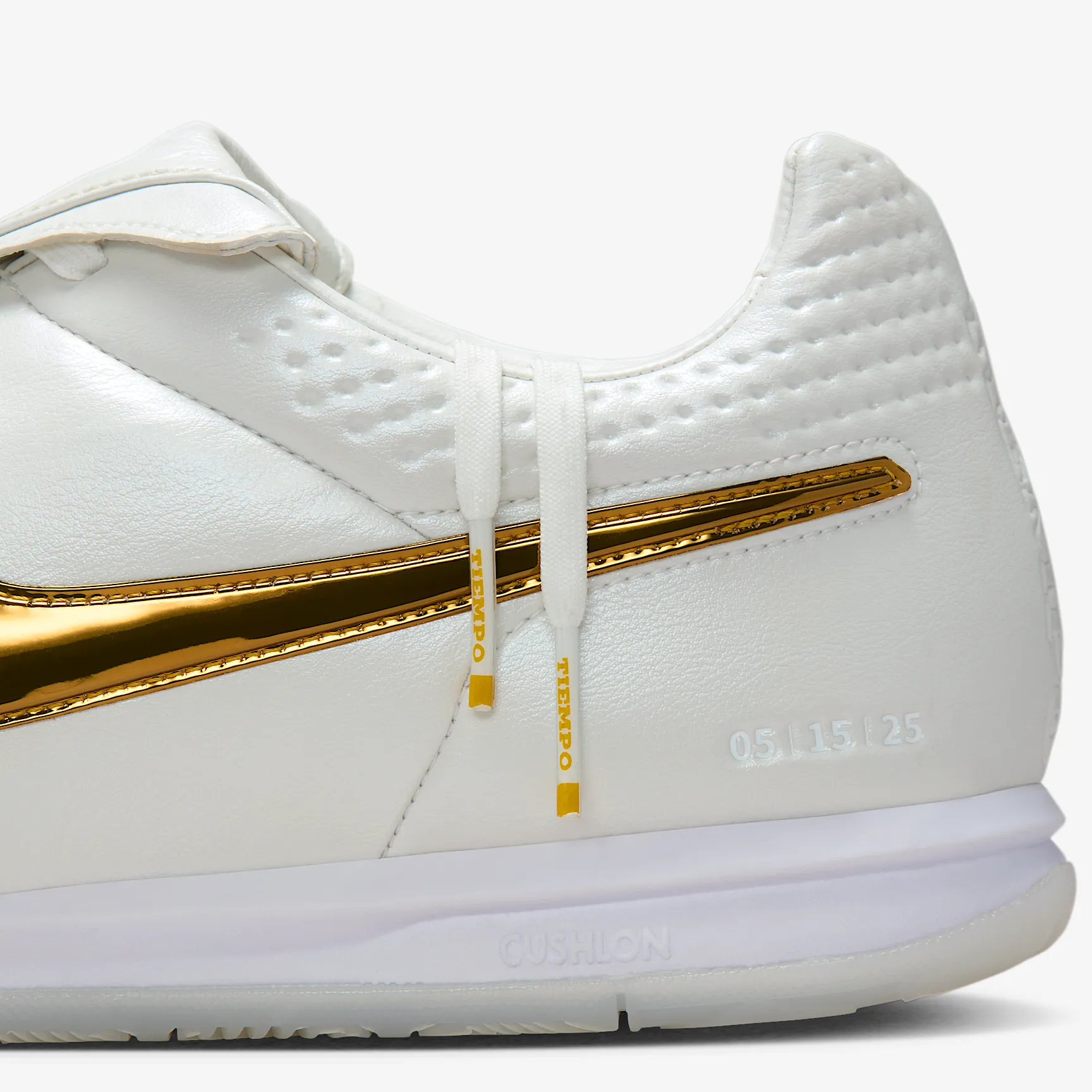 8C5A1F_Ronaldinho-x-Nike-Tiempo-Legend-SE_TOUCH-OF-GOLD_IF4389-100_img9