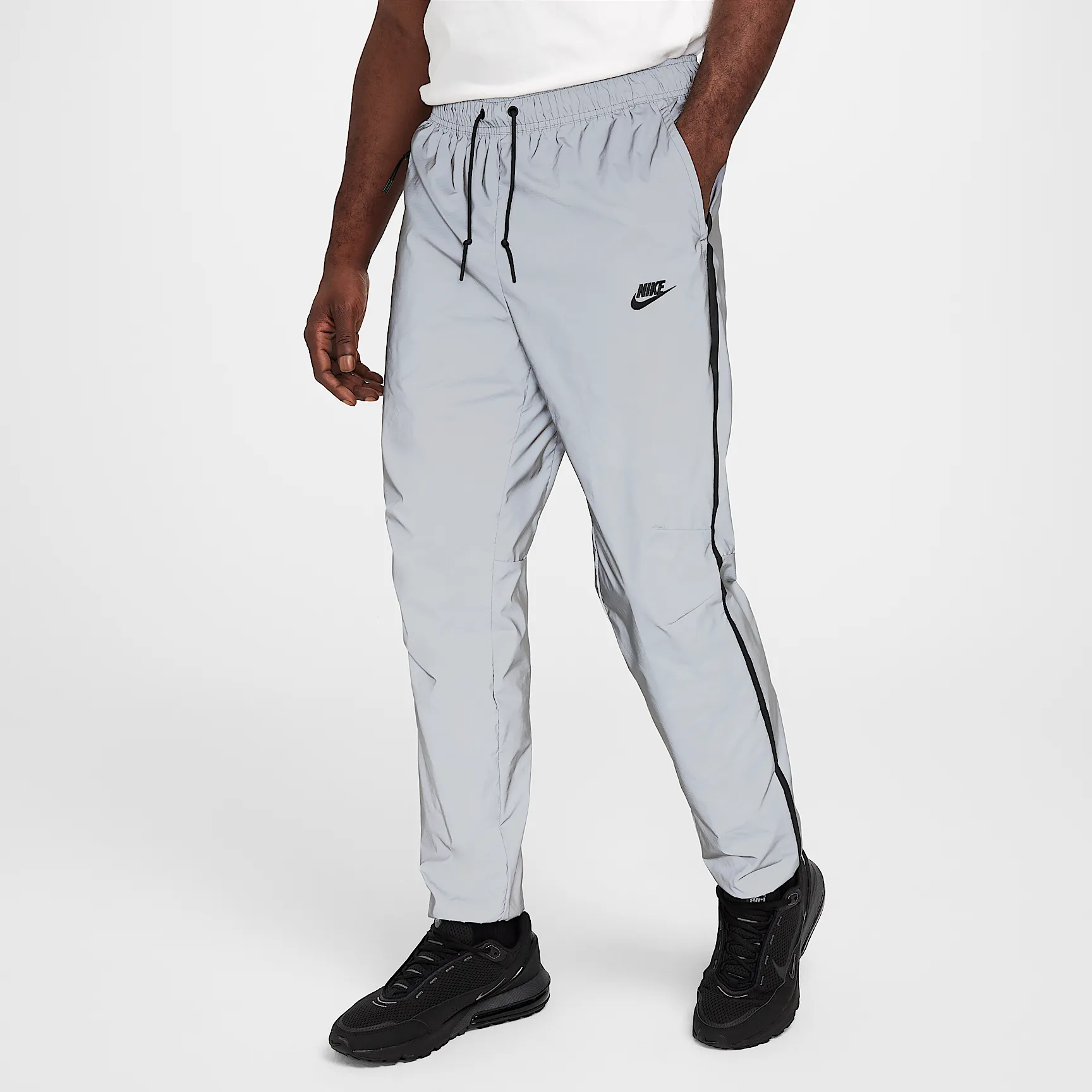 C7CBCF_Nike-Tech-Woven-Reflective-Trousers_REFLECT-SILVER_FZ7587-035_img0