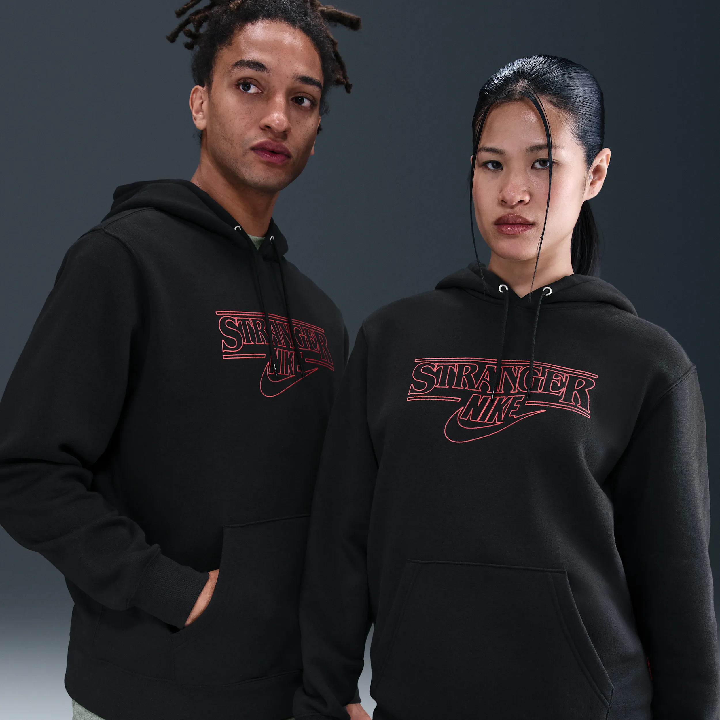 1F1F1F_Stranger-Things-x-Nike-Hoodie_BLACK_IF8519-010_img1
