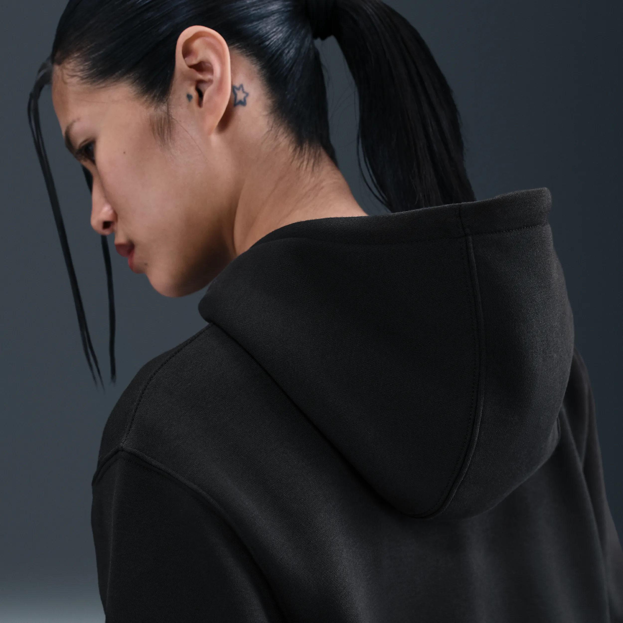 1F1F1F_Stranger-Things-x-Nike-Hoodie_BLACK_IF8519-010_img4