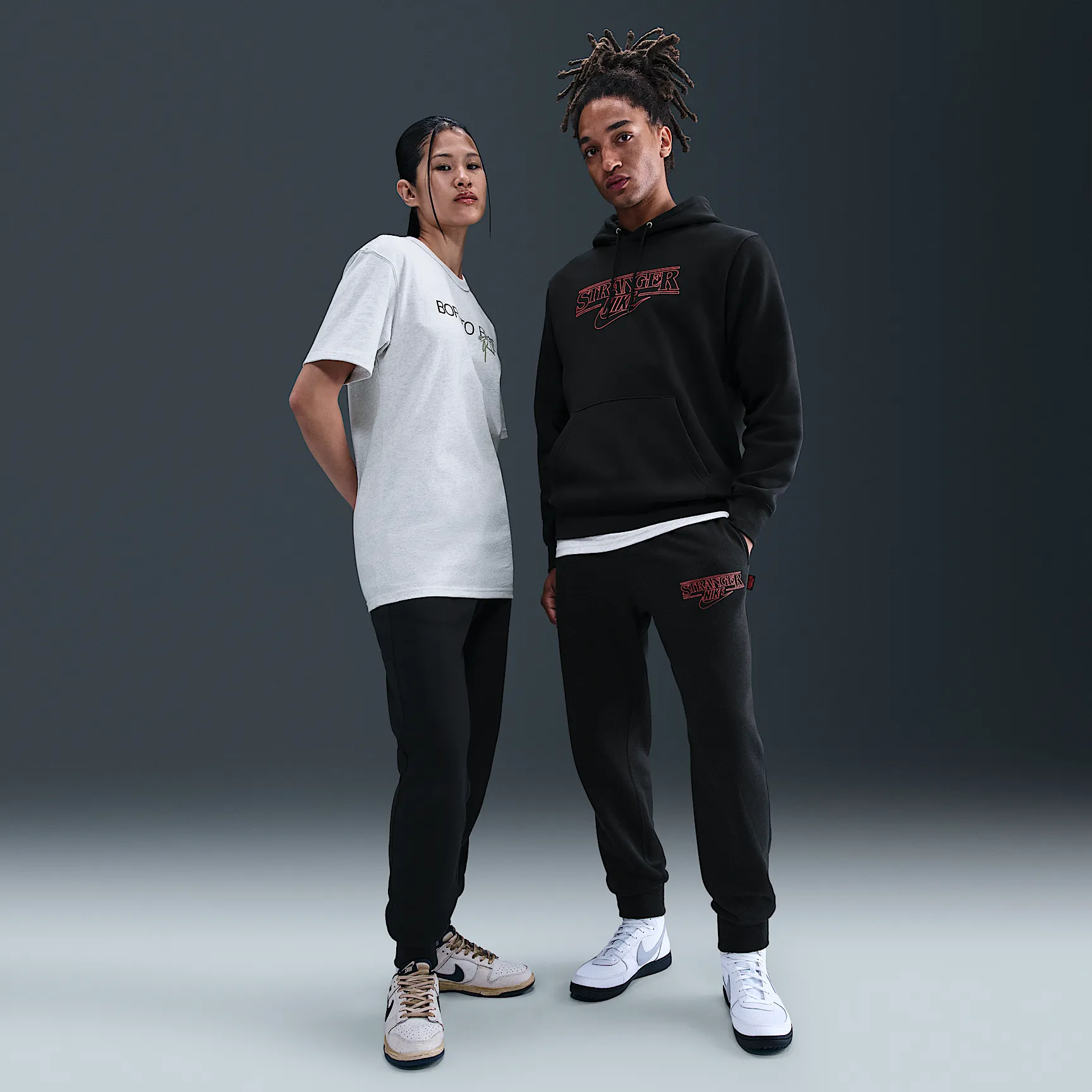 000000_Stranger-Things-x-Nike-Fleece-Pants_BLACK_IF8524-010_img1