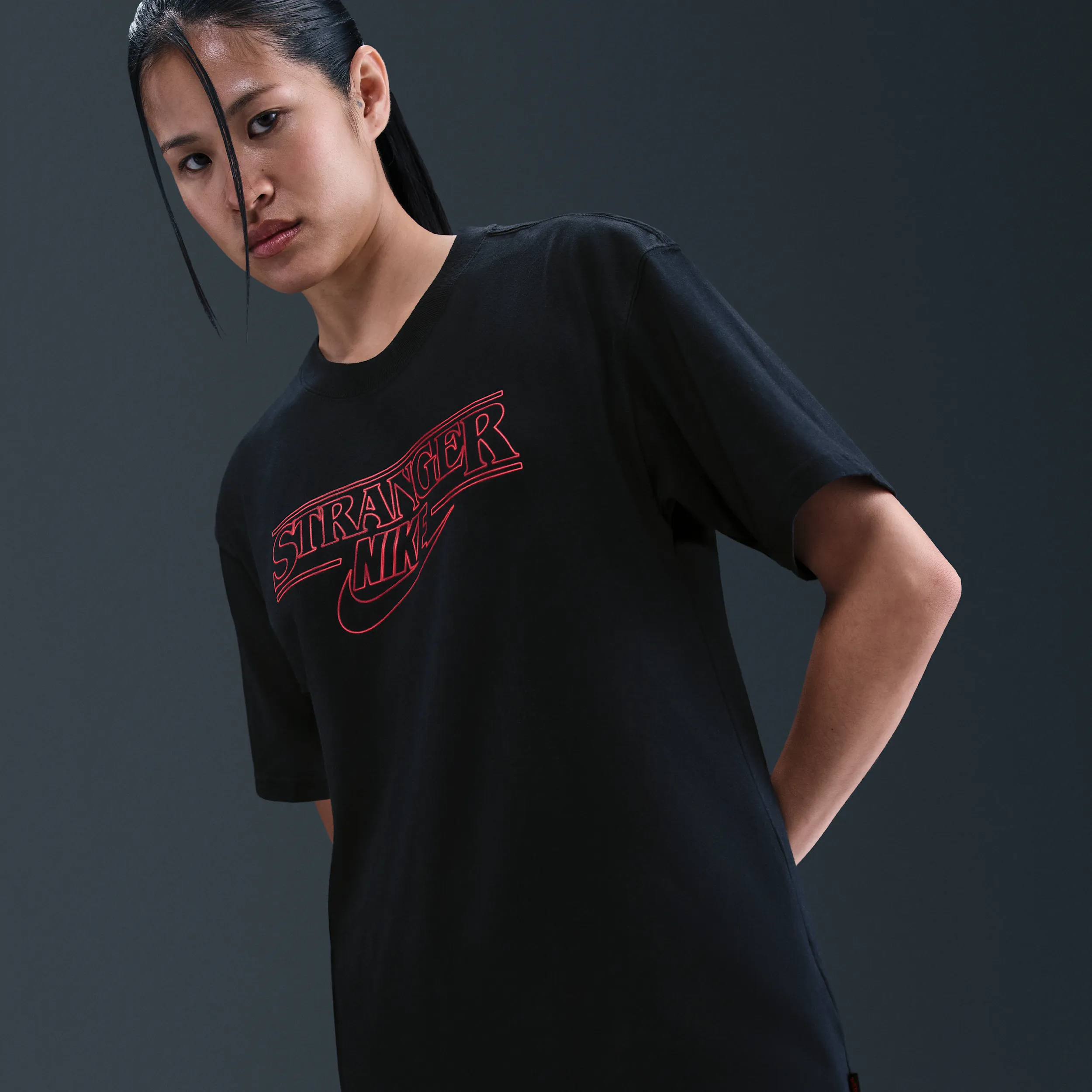 1F1F1F_Stranger-Things-x-Nike-T-Shirt_BLACK_IB8056-010_img1