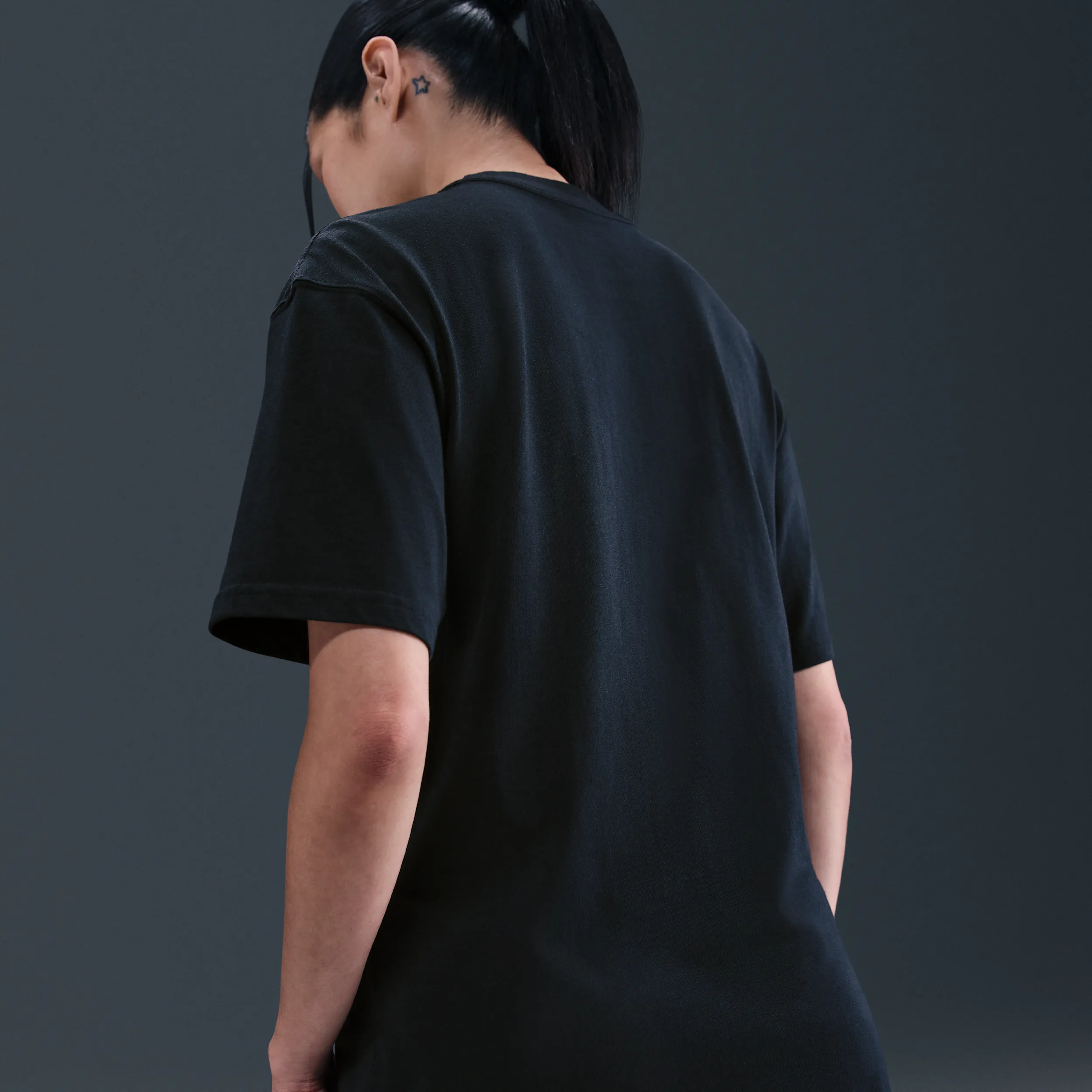 1F1F1F_Stranger-Things-x-Nike-T-Shirt_BLACK_IB8056-010_img4