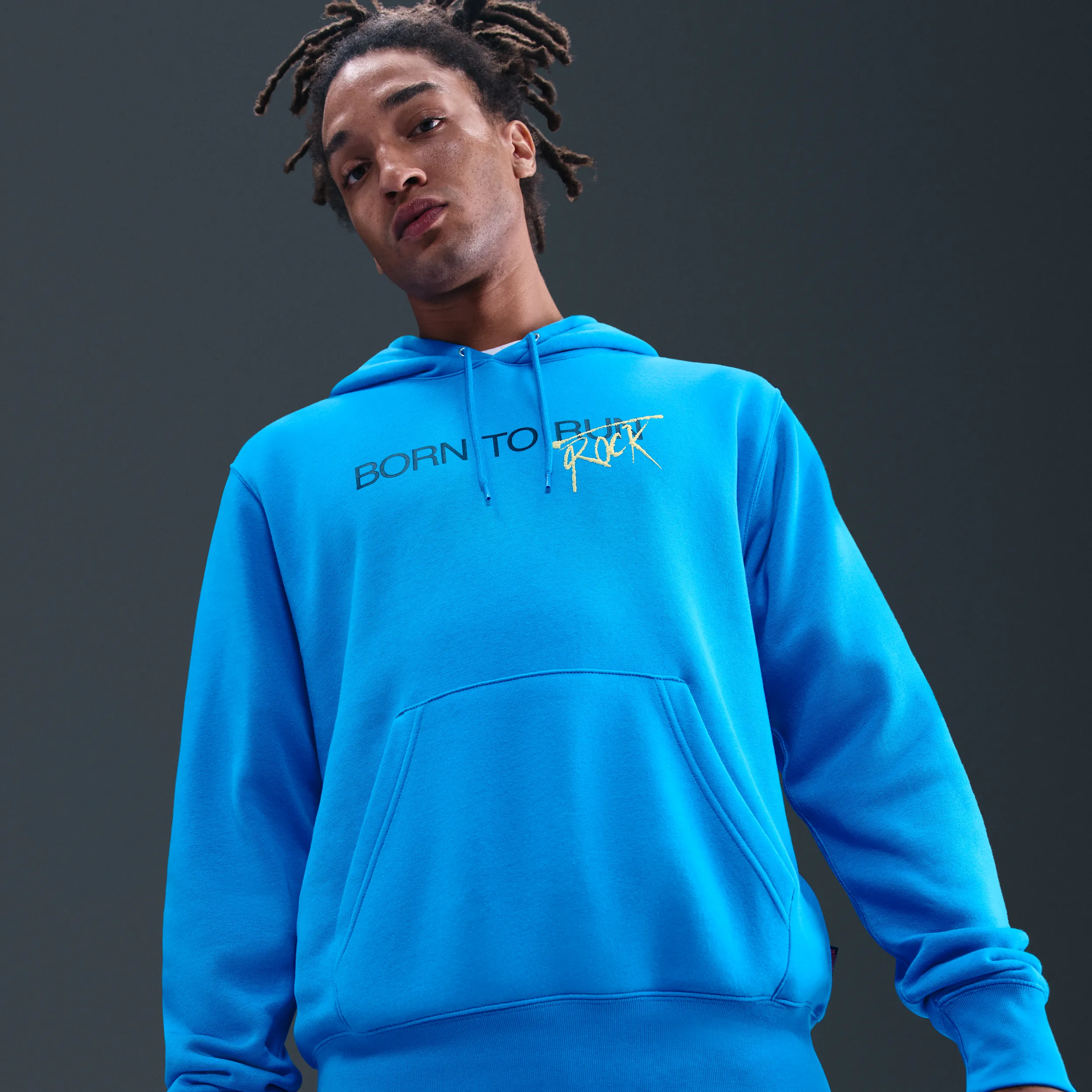 0086d7_Stranger-Things-x-Nike-Hoodie_LIGHT-PHOTO-BLUE_IF1989-435_img2