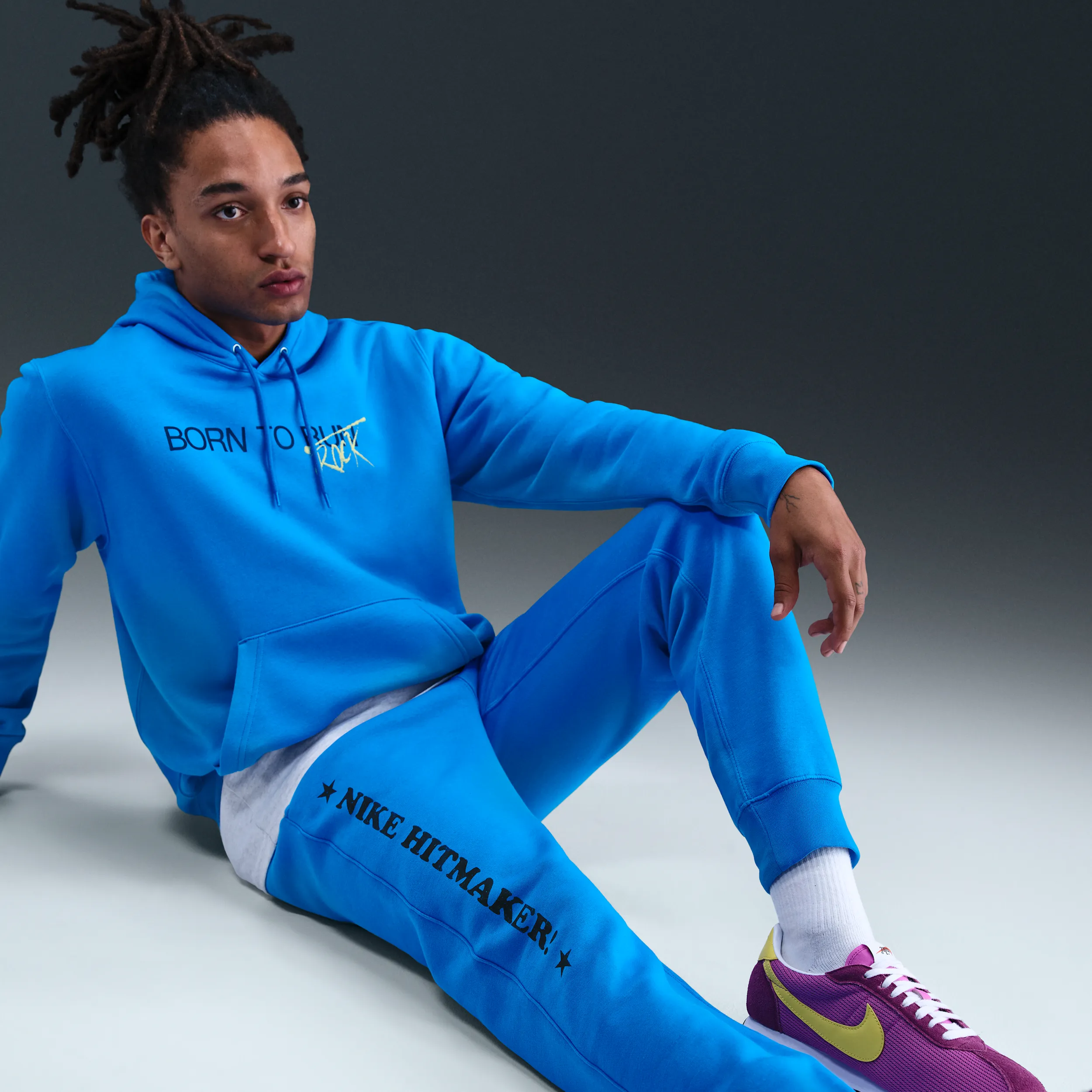0161ba_Stranger-Things-x-Nike-Fleece-Pants_LIGHT-PHOTO-BLUE_IF1992-435_img4