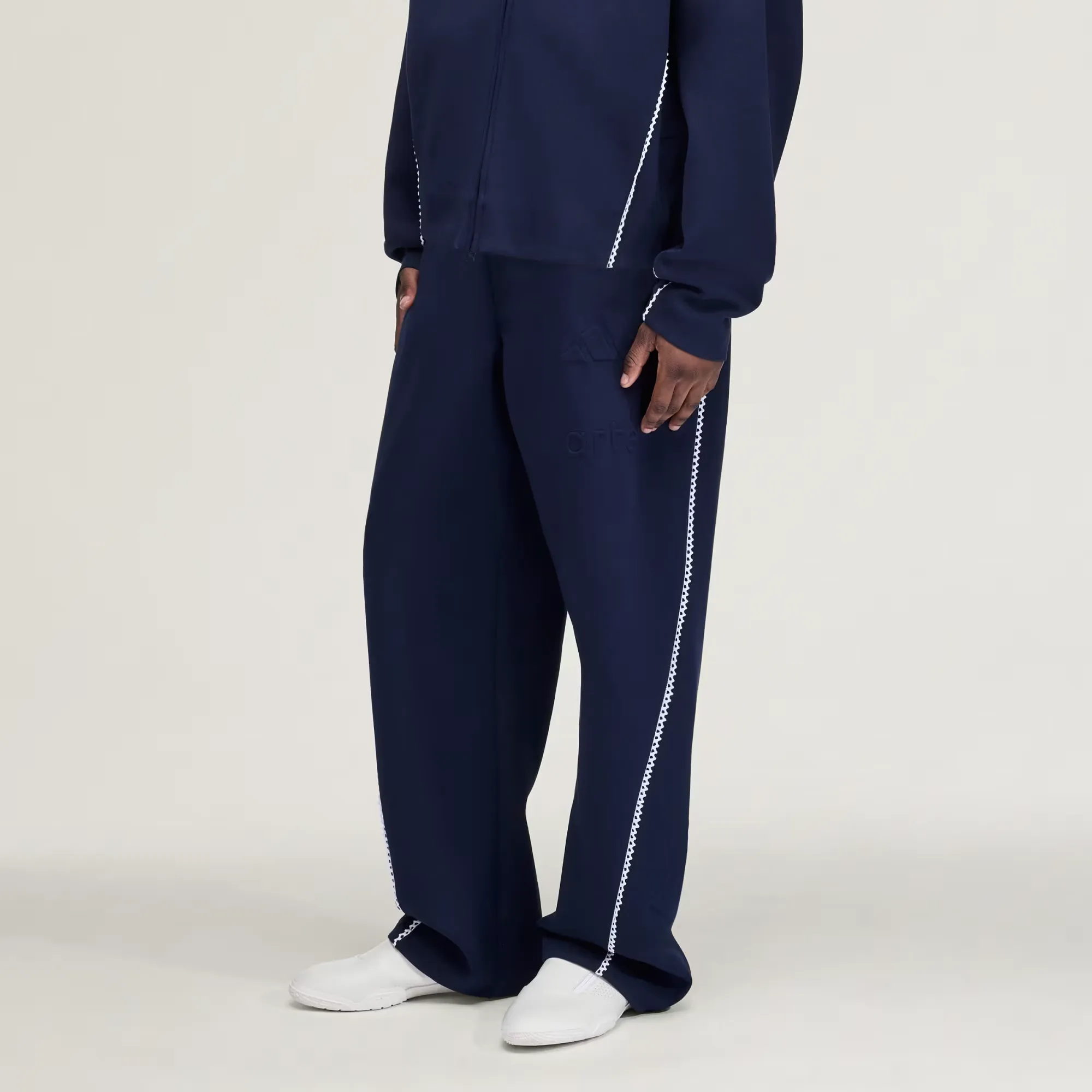 161A32_Arte-Antwerp-x-adidas-Z.N.E.-Relaxed-Track-Pants_LEGEND-INK_KD1637_img5