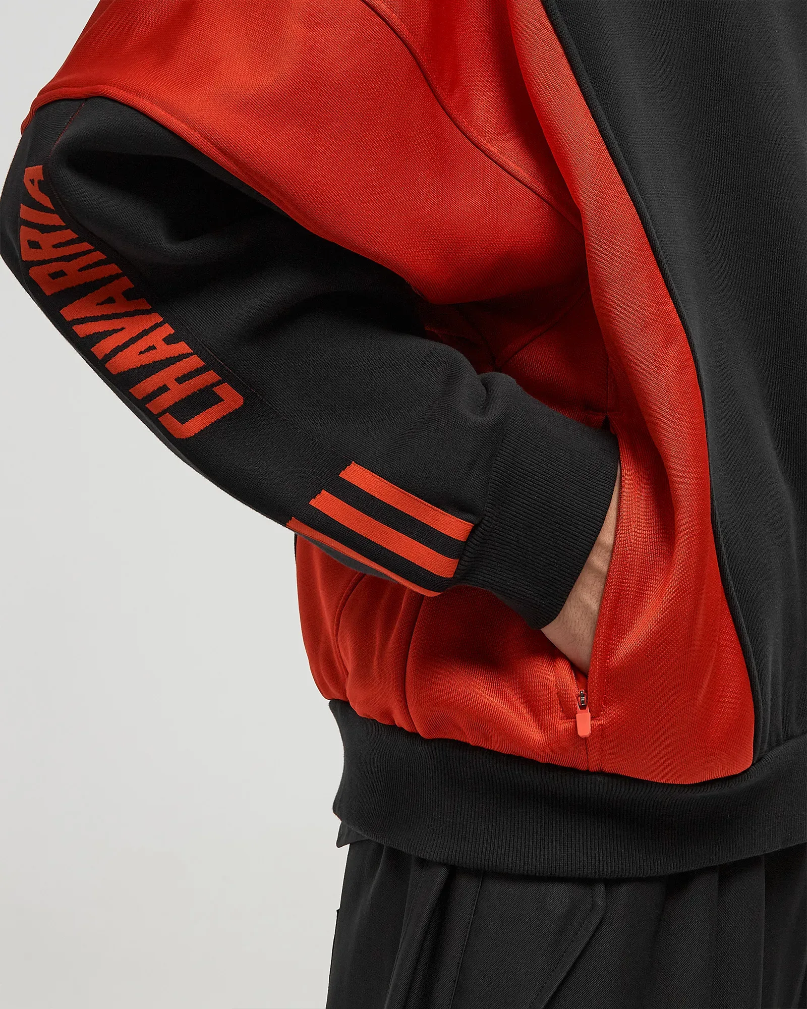 000000_Willy-Chavarria-x-adidas-Watsonville-Mockneck-Jumper_BLACK-RED_KD9347_img4