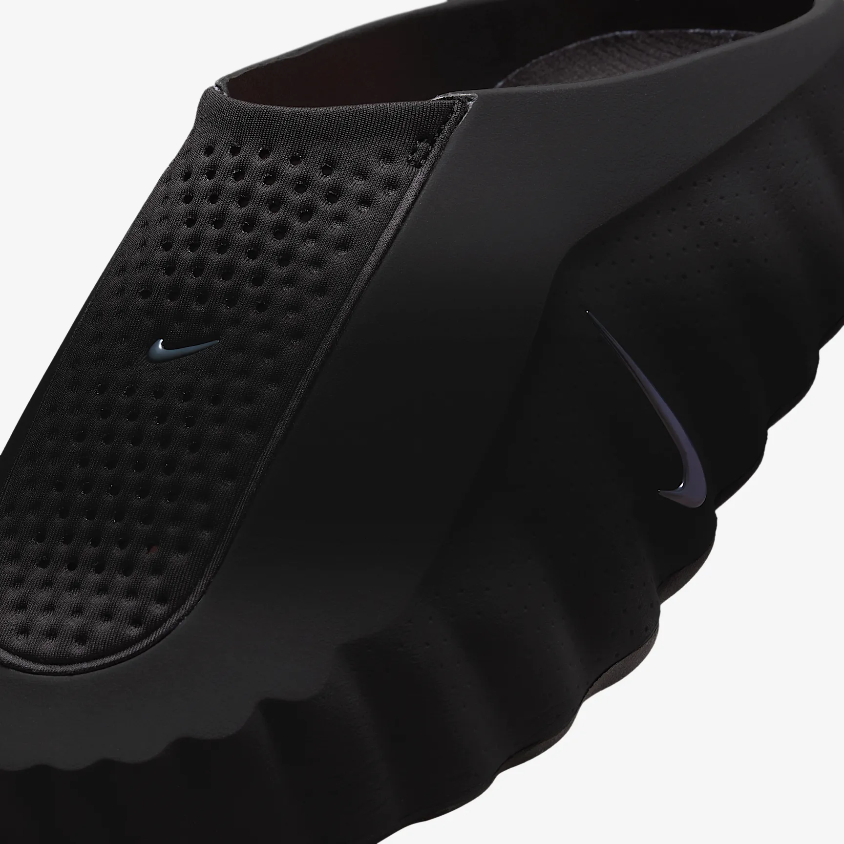 000000_Nike-Mind-001-WMNS_BLACK-HYPER-CRIMSON_HQ4309-001_img5