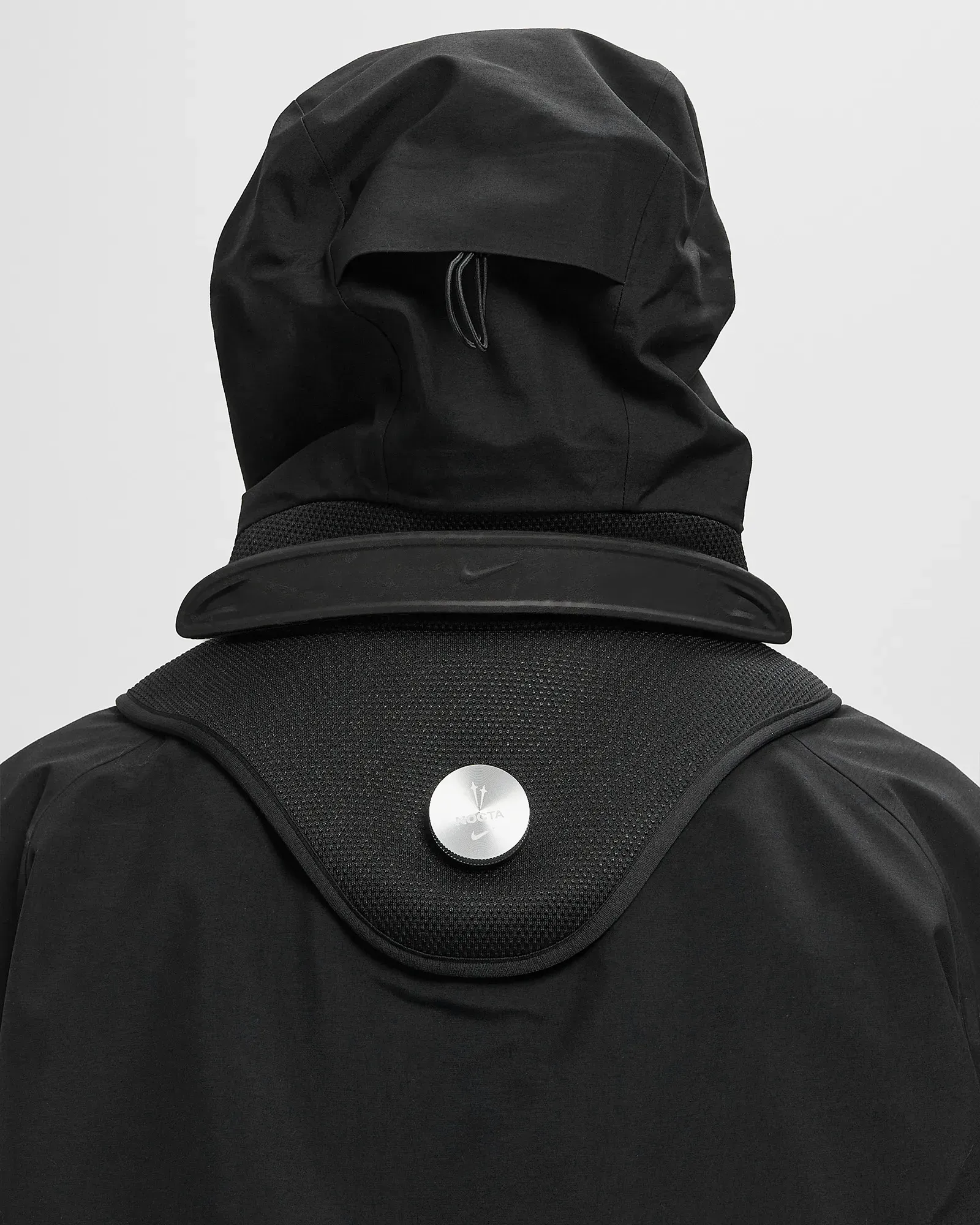 000000_Nocta-Code-x-Nike-Components-5-Jacket_BLACK_HQ4477-010_img4