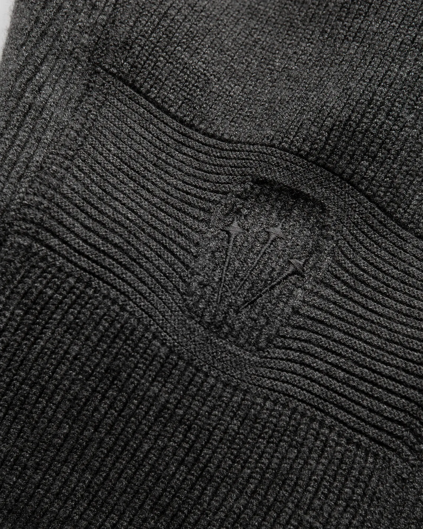 484546_Nocta-Code-x-Nike-Neck-Warmer_HEATHER-GREY_HQ4487-021_img3